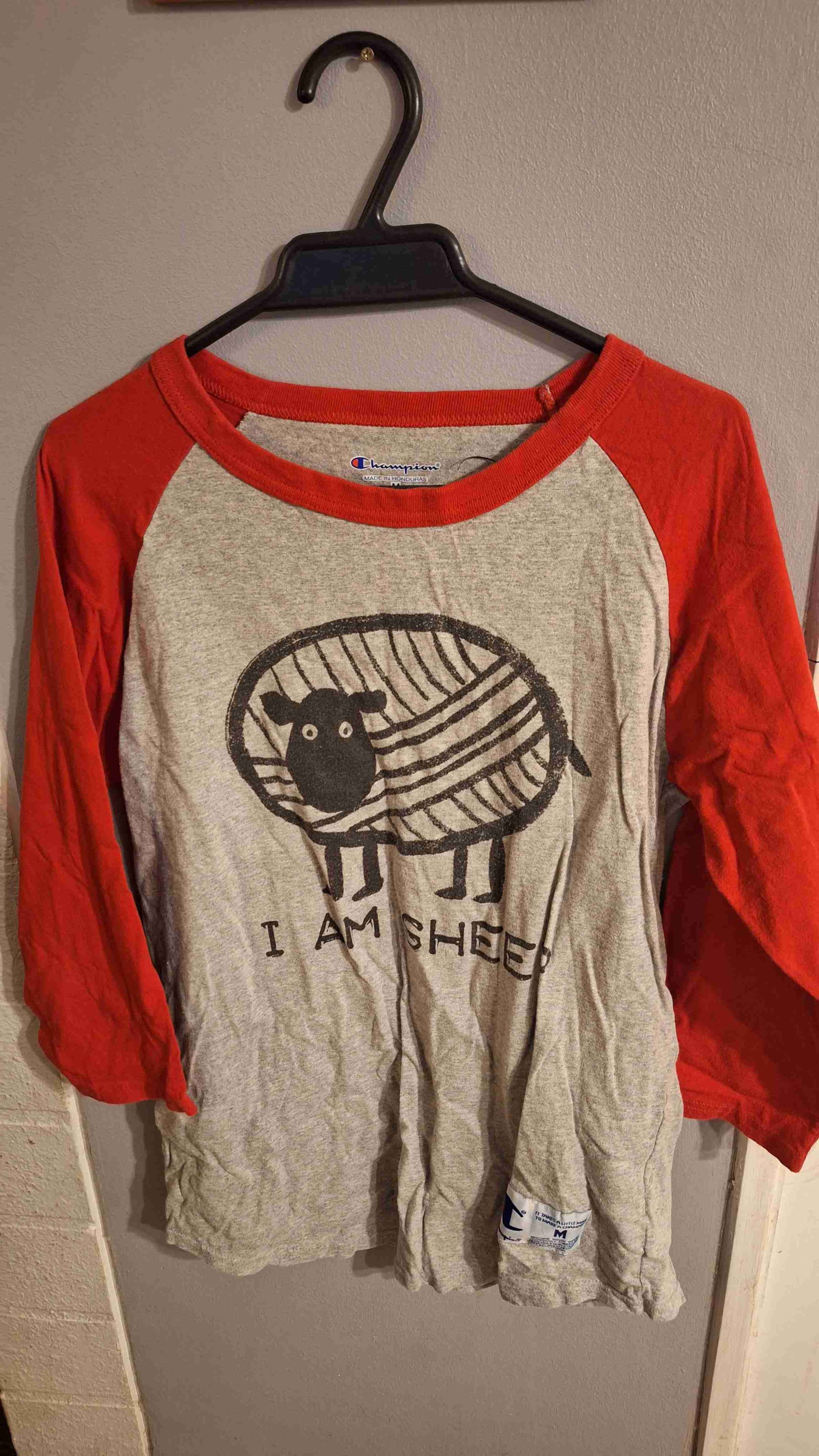 Polera manga larga roja y gris