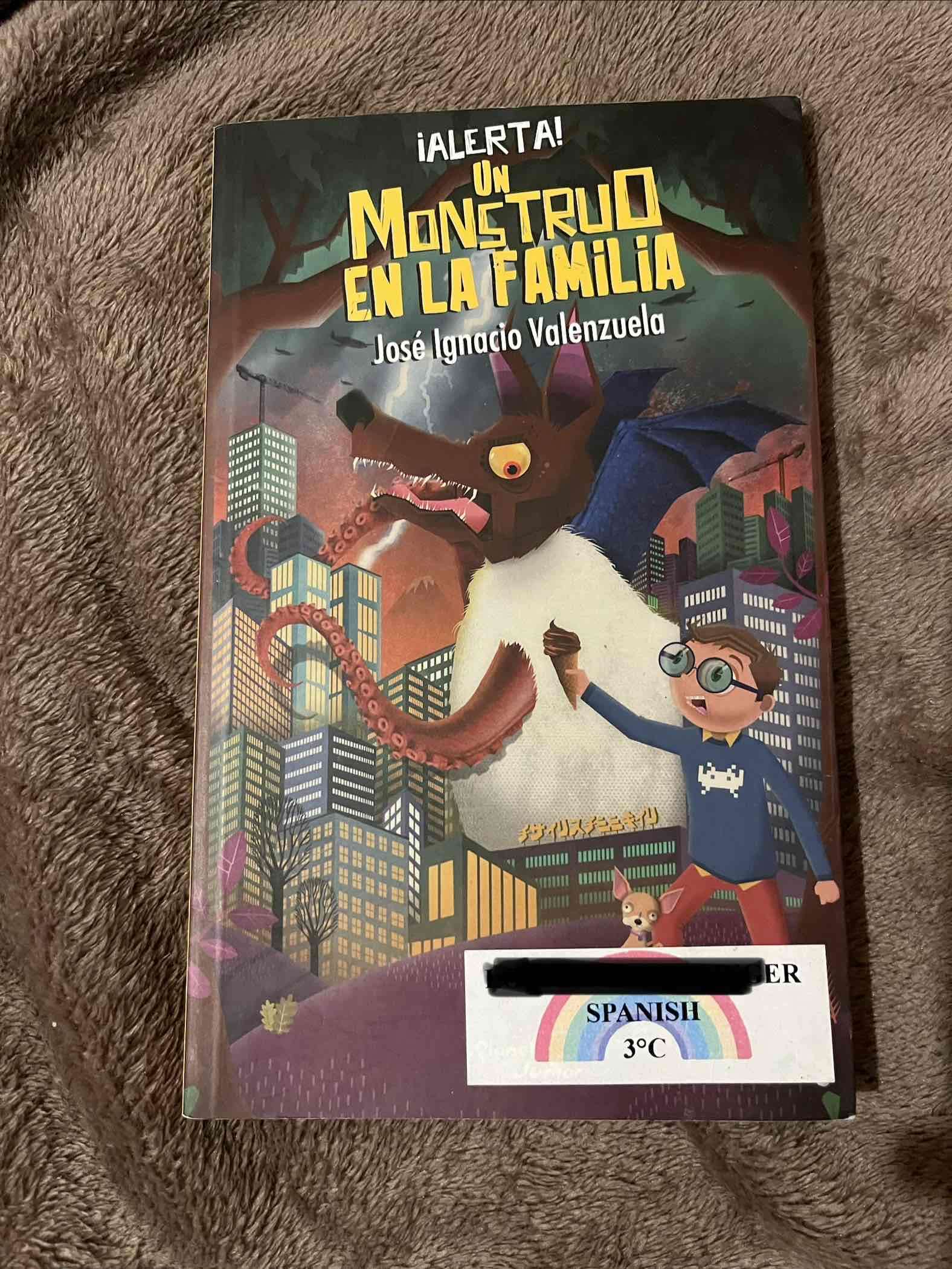 Libro ¡Alerta! Un Monstruo en la Familia