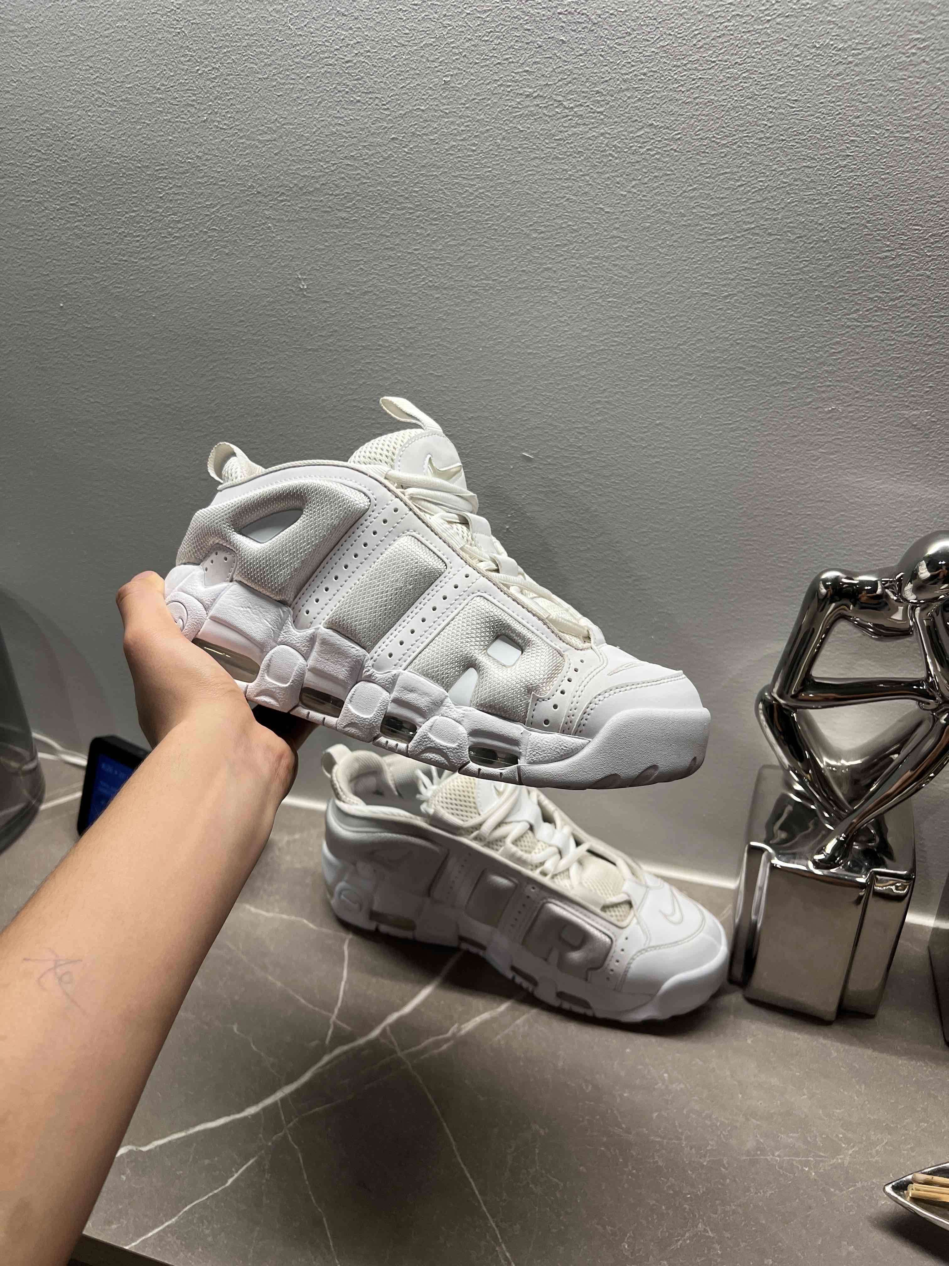 nike uptempo low blancas originales 8.5 us