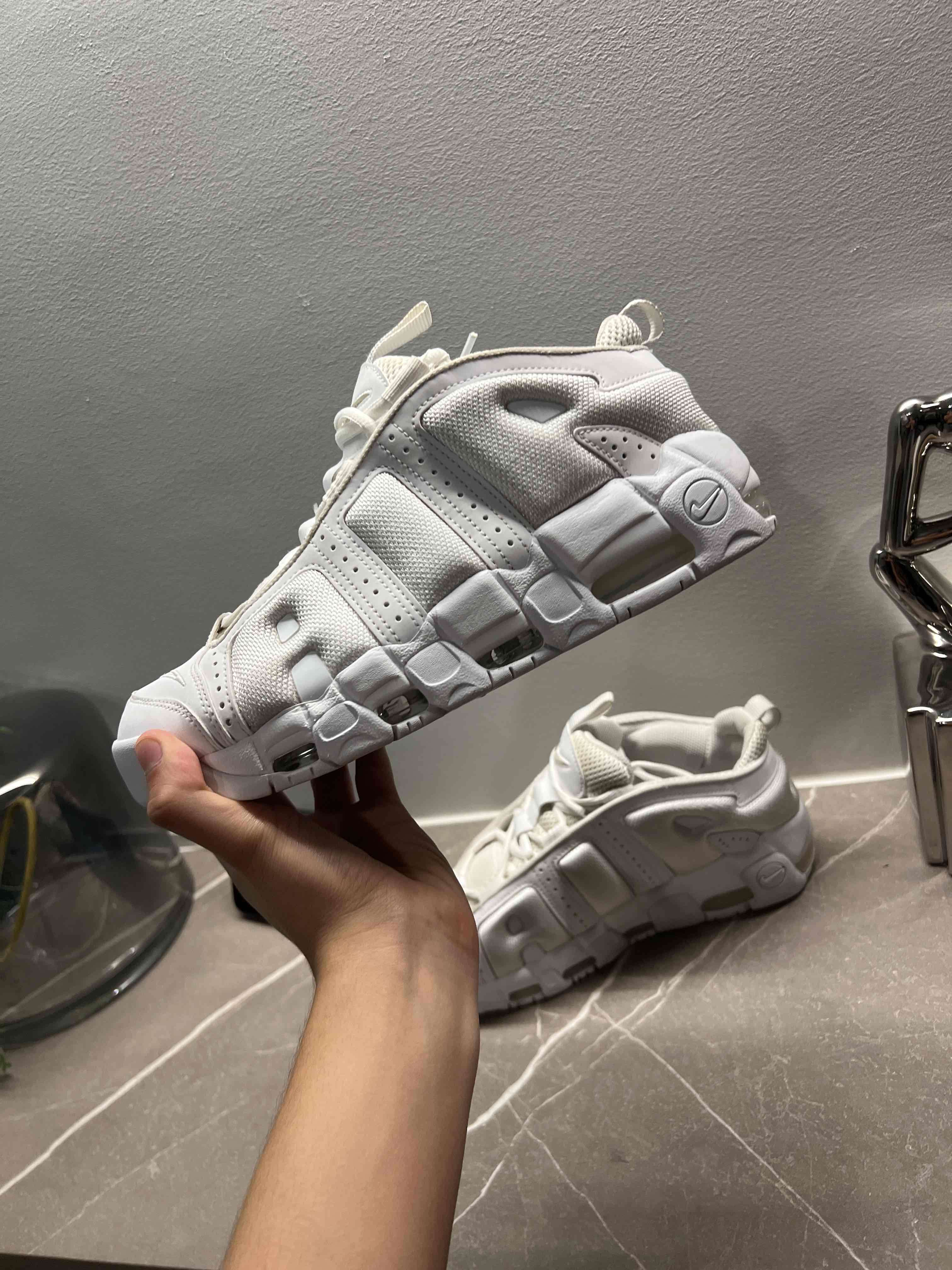 nike uptempo low blancas originales 8.5 us - miniatura 5