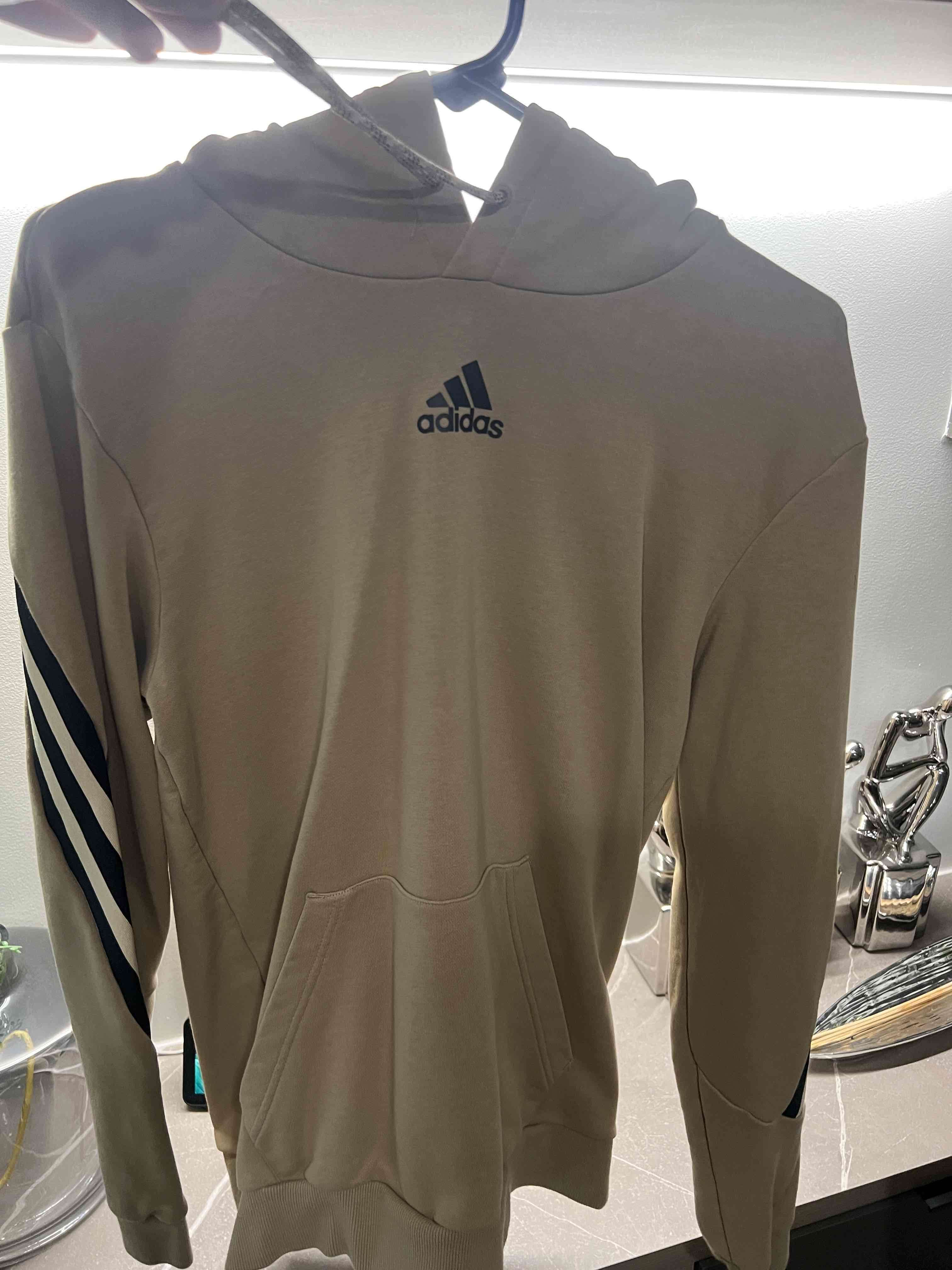 Polerón Adidas beige con capucha