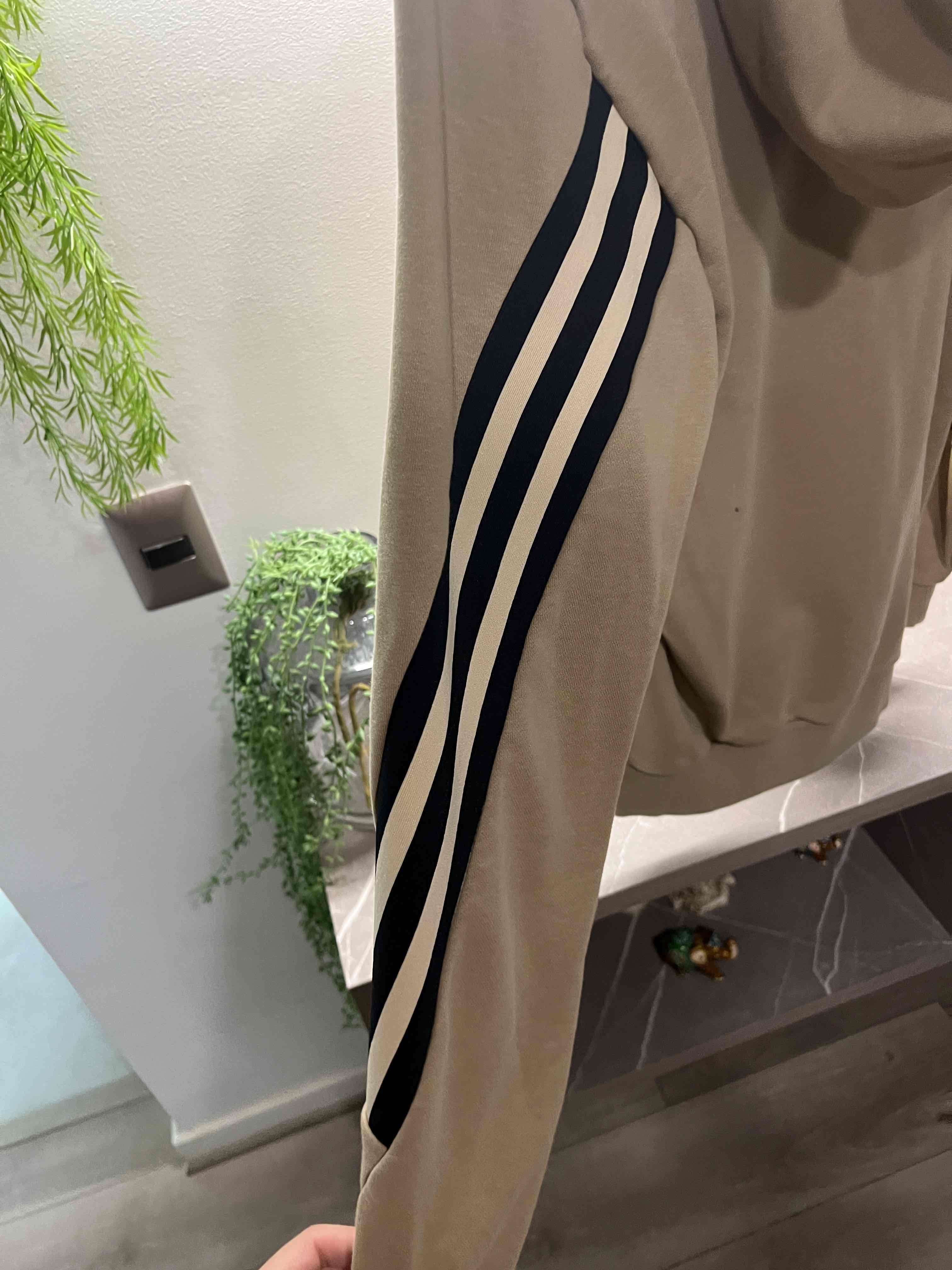 Polerón Adidas beige con capucha - miniatura 4