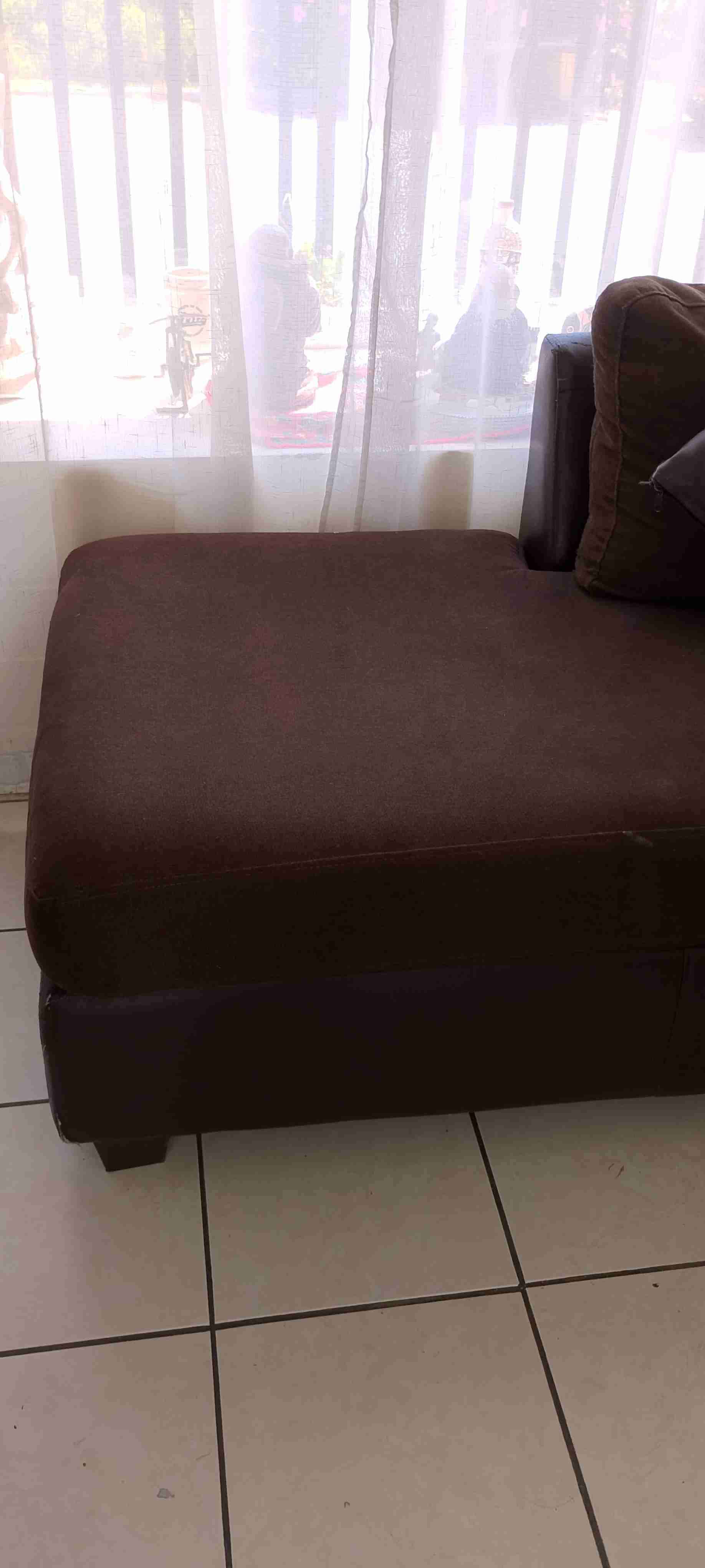 Sofá seccional marrón oscuro - miniatura 3
