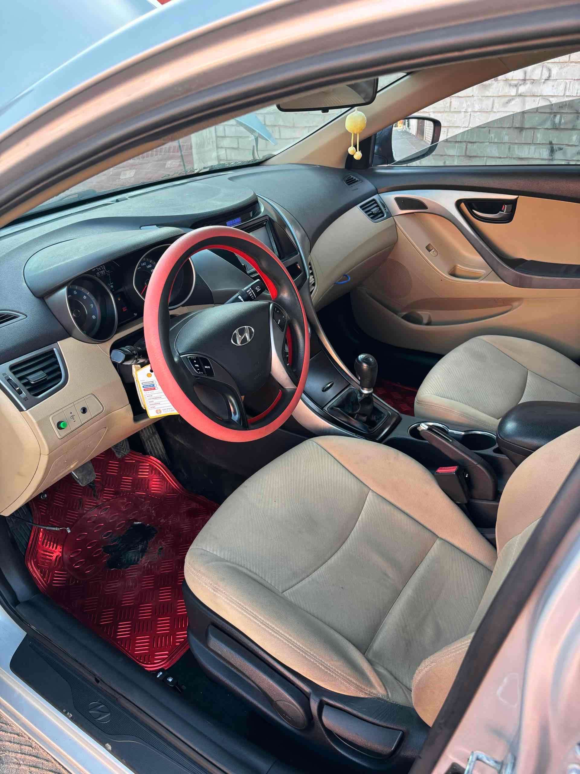 Hyundai Elantra 2014 con extras - miniatura 3