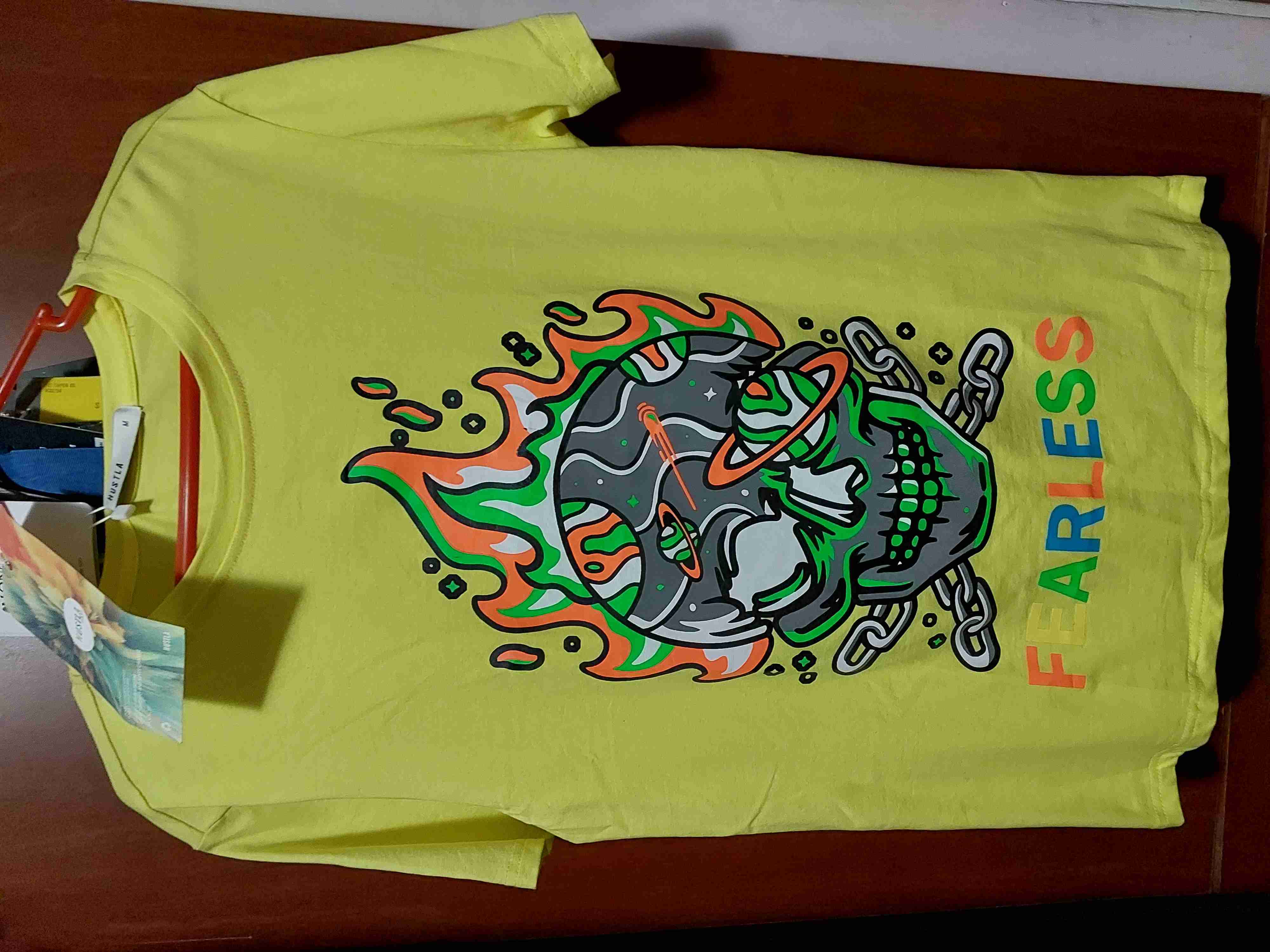 Polera amarilla con calavera