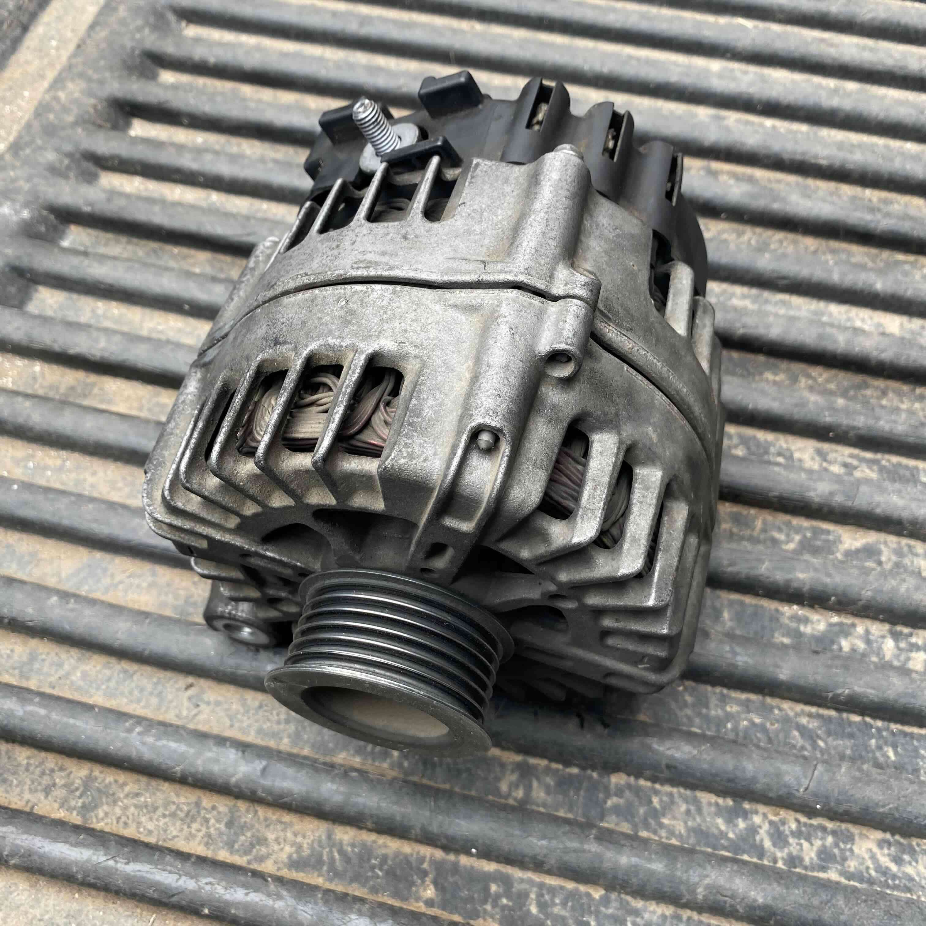 Alternador Bmw para reparar - miniatura 2