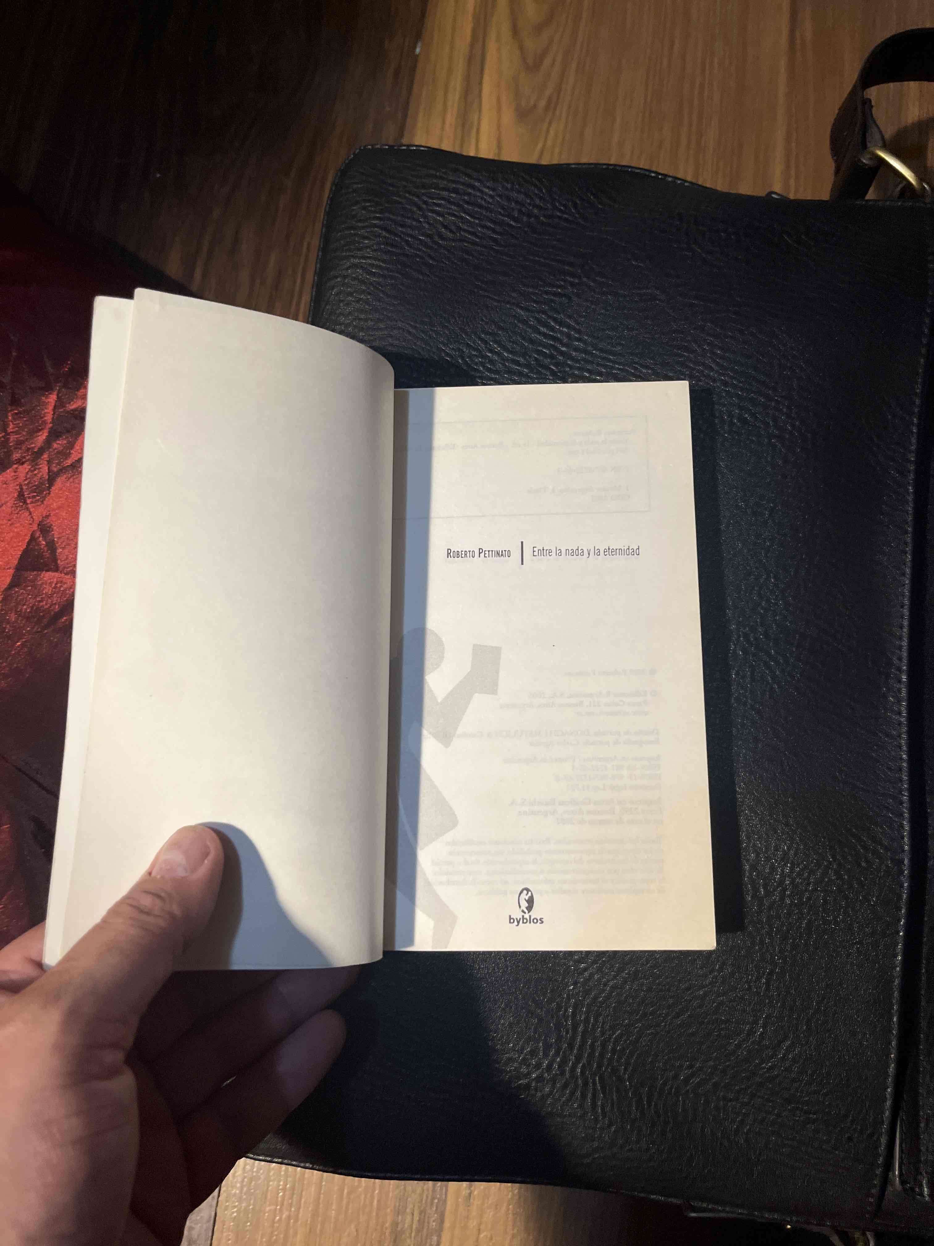 Libro 'Entre la Nada y la Eternidad' - miniatura 3