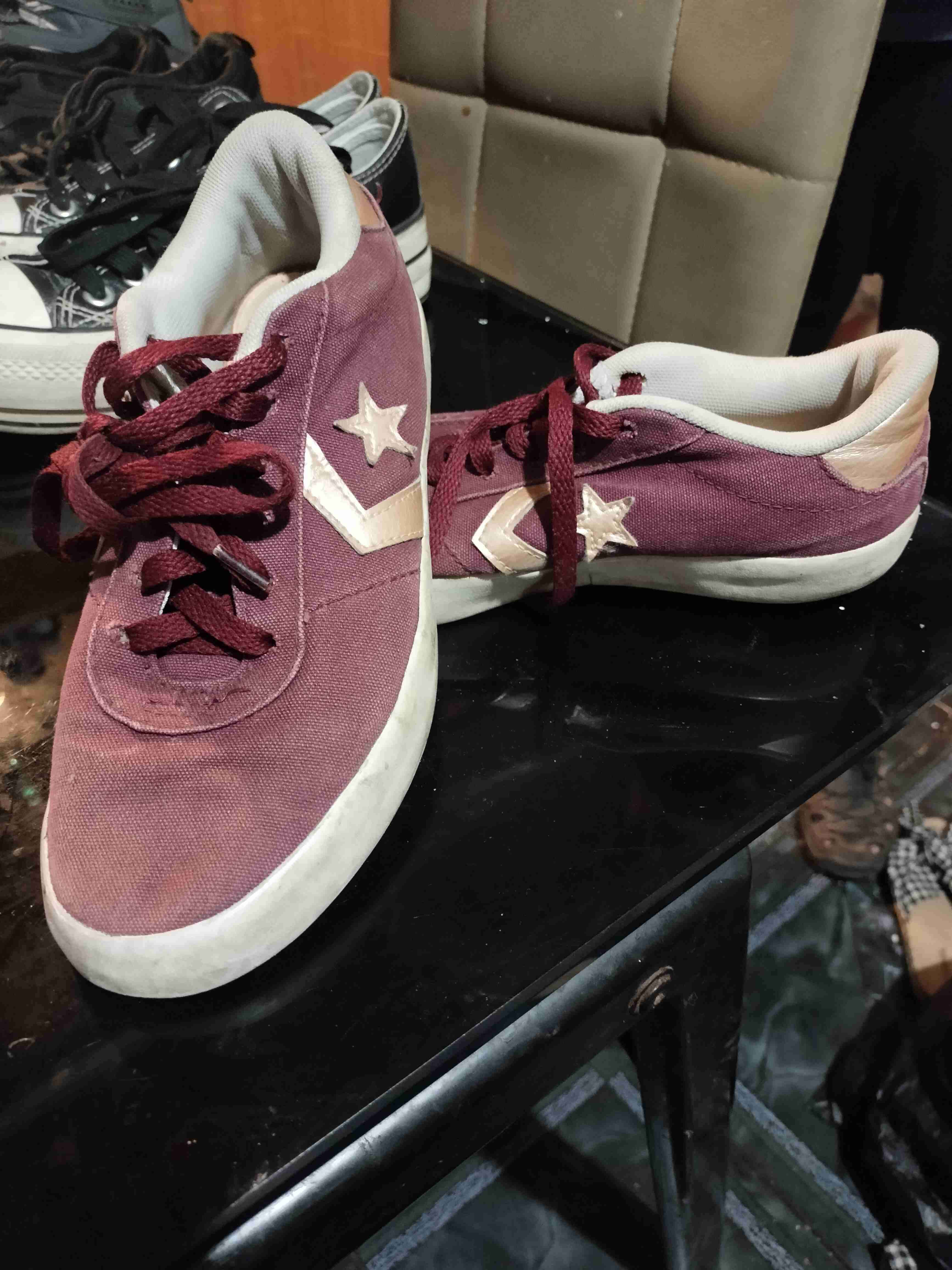 Zapatillas burdeos con estrella