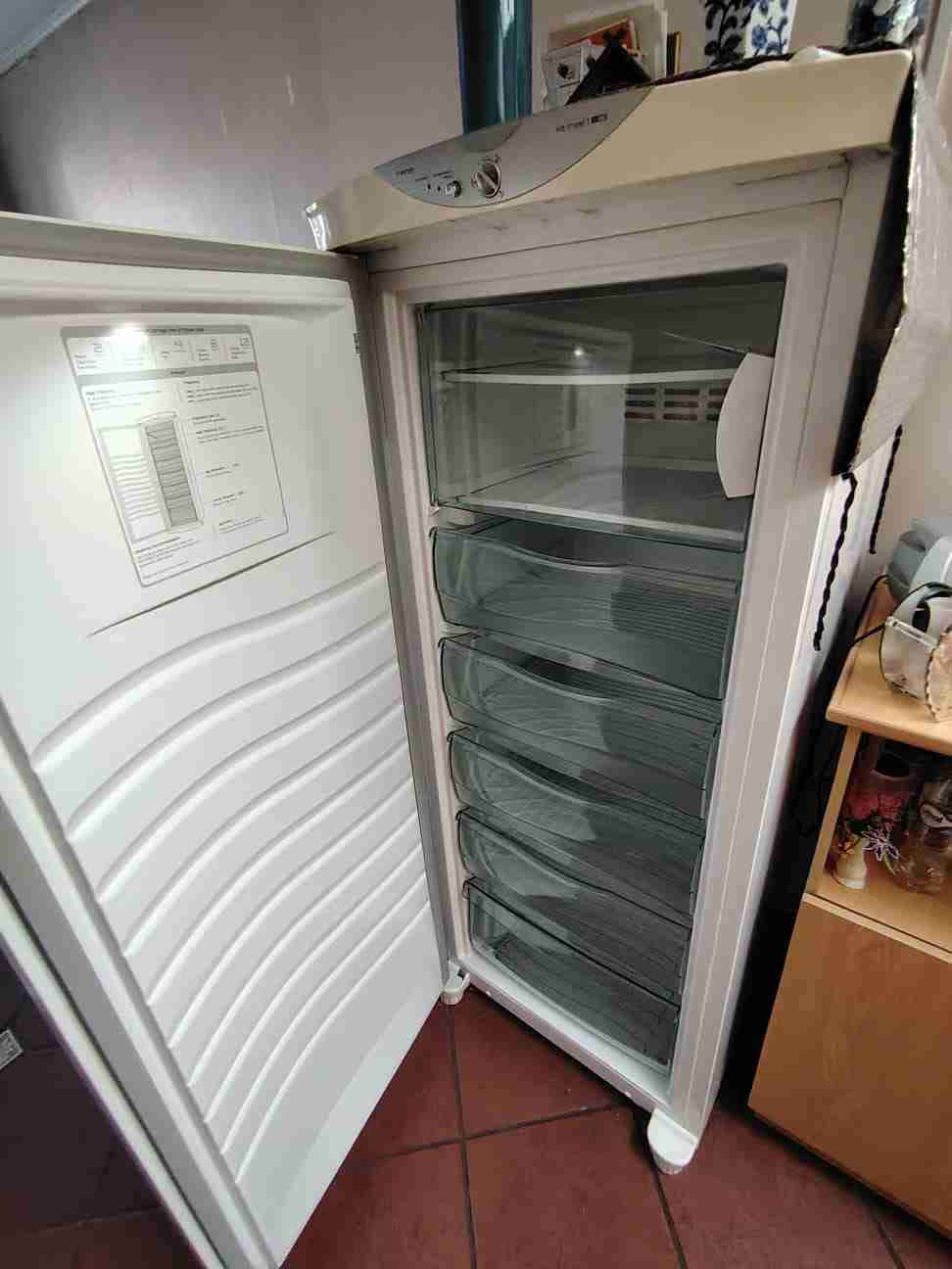 Congelador vertical Whirlpool blanco - miniatura 3