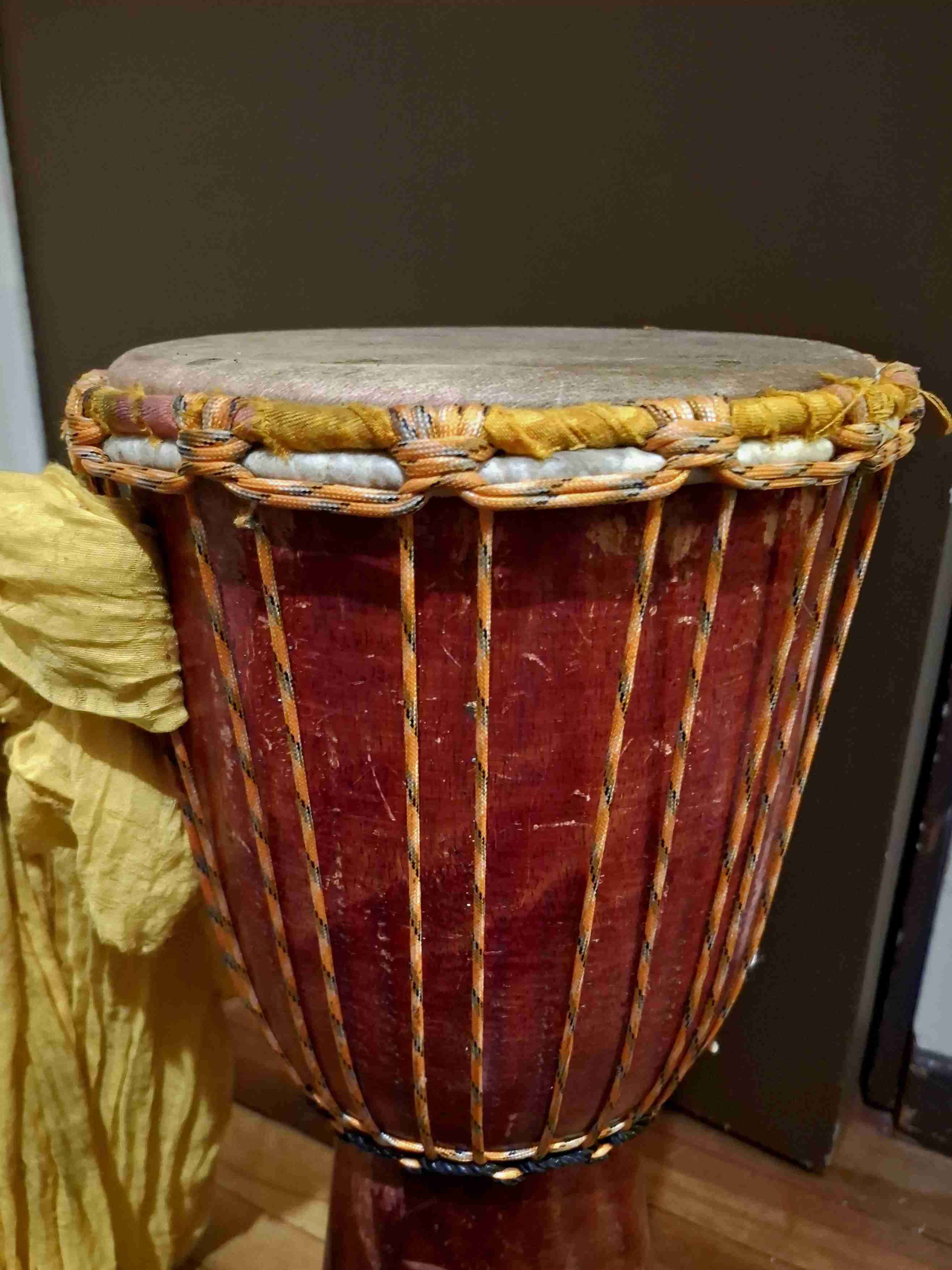 Djembe africano en buen estado - miniatura 3