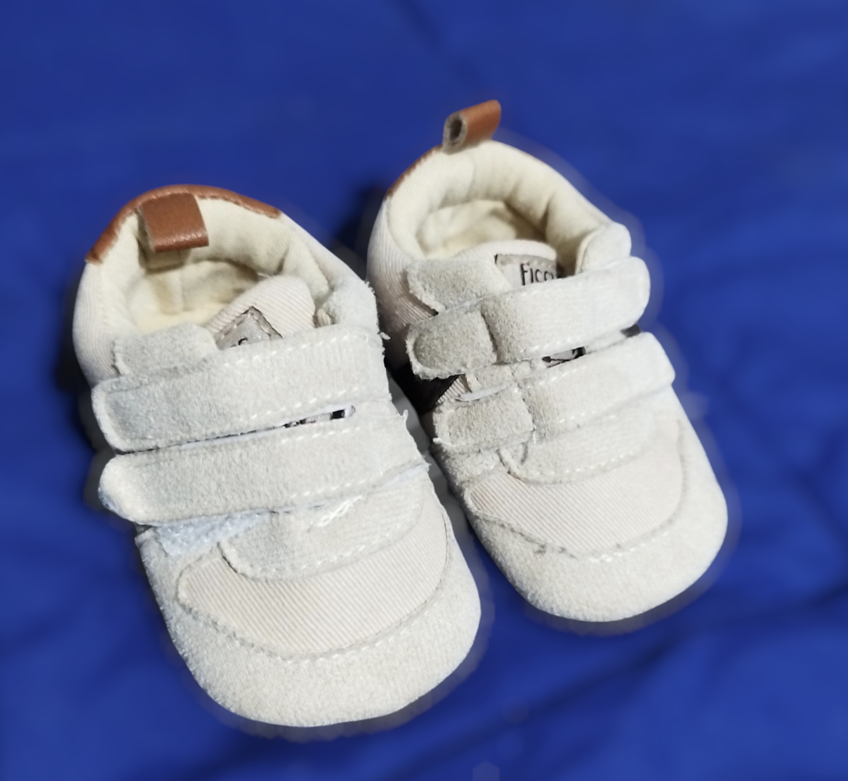 Zapatos beige para bebé talla 16