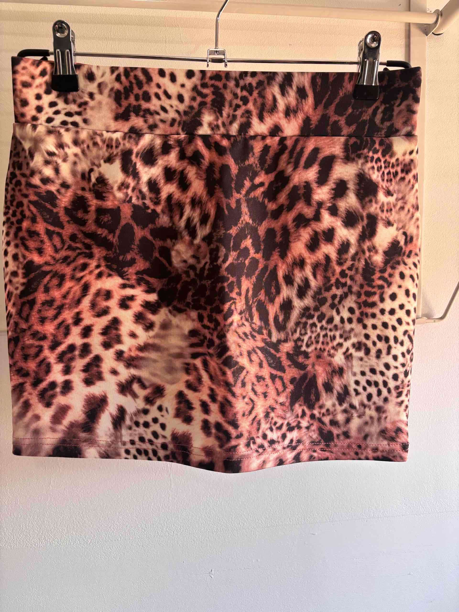Falda corta animal print