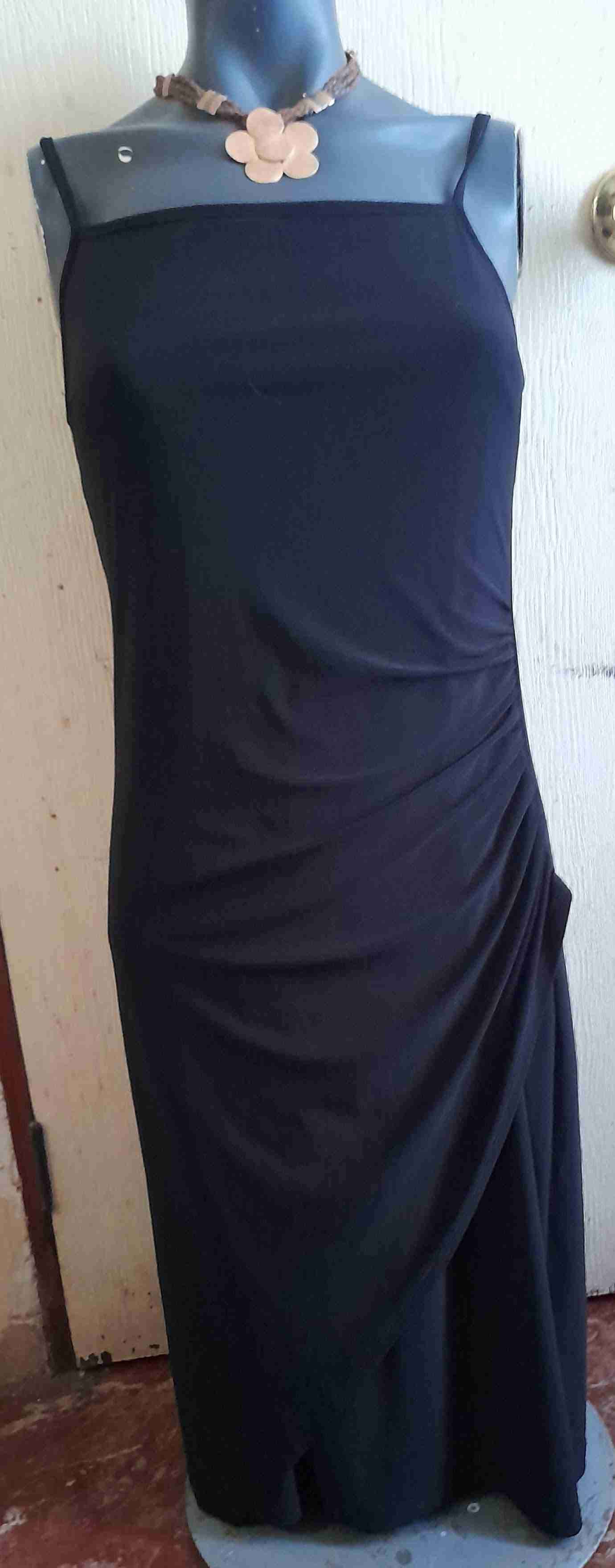 Abrigo negro de mujer - miniatura 4