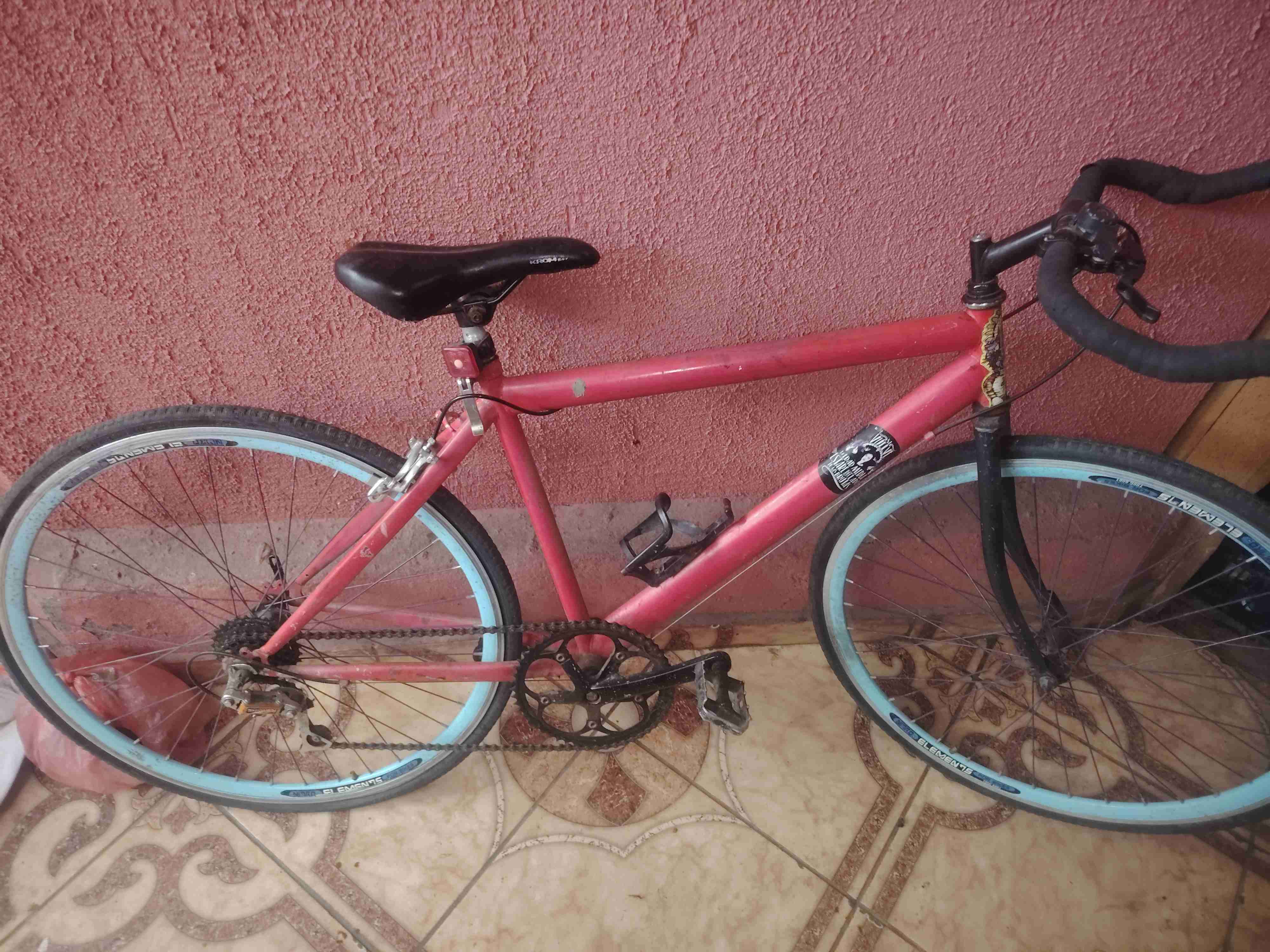Bicicleta de carrera roja