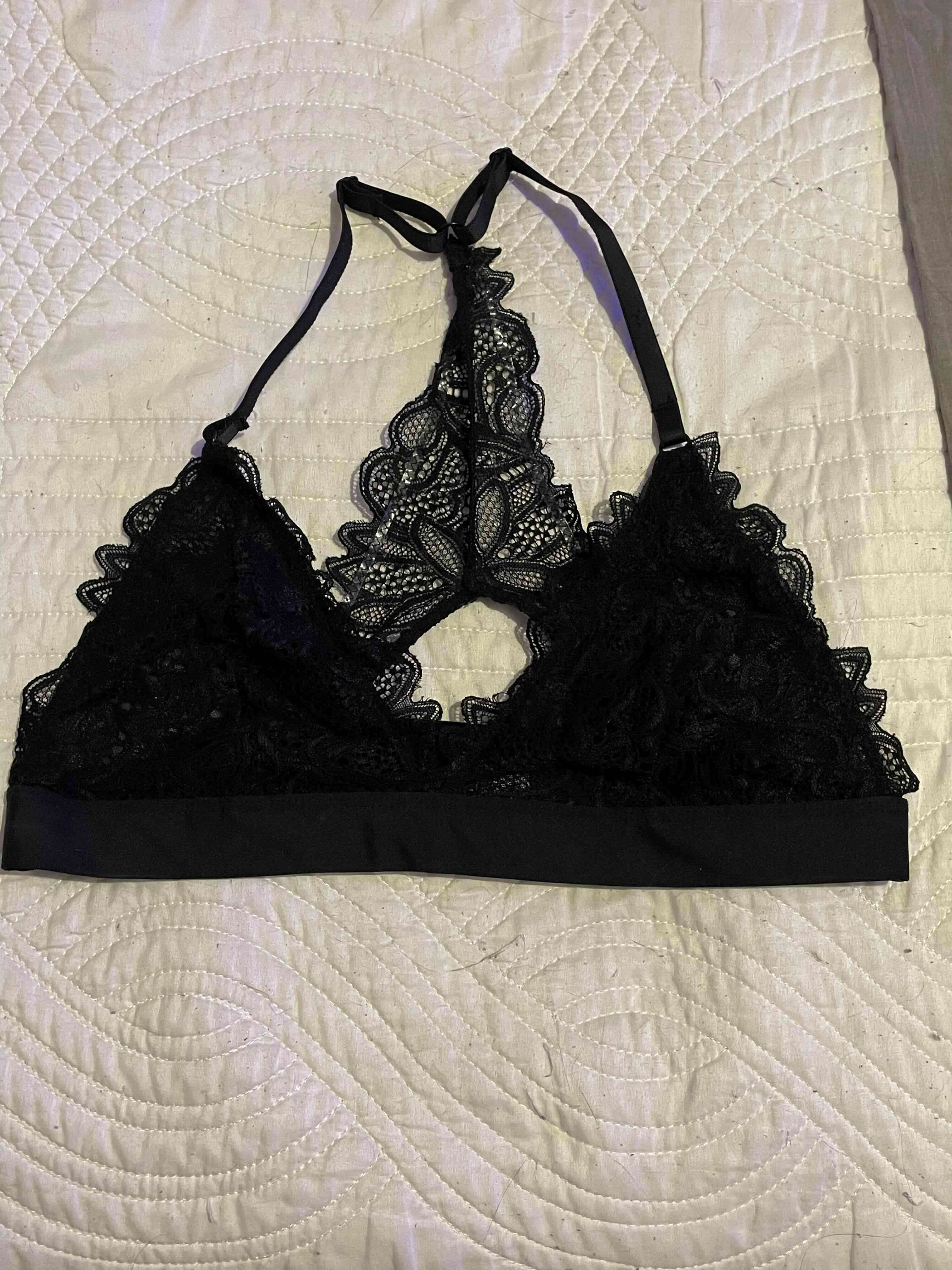 Top de encaje negro y peto deportivo - miniatura 2