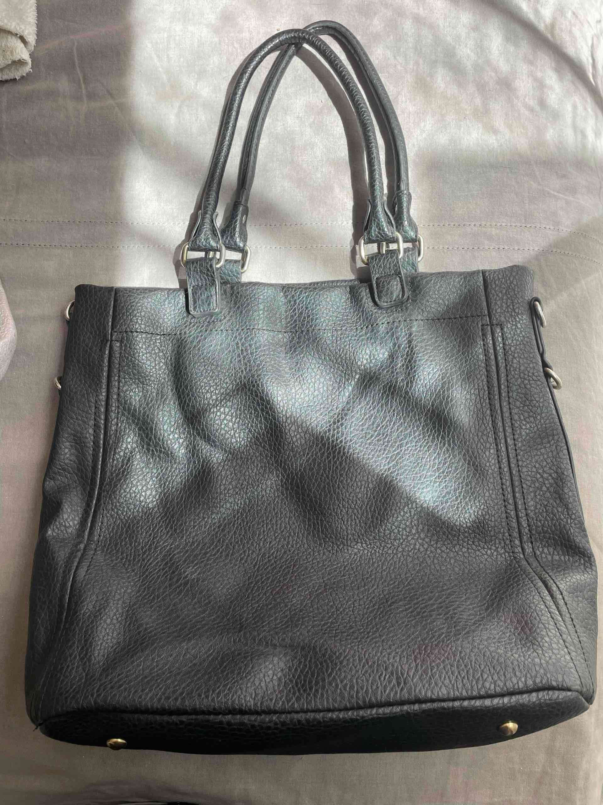 Cartera negra cuero