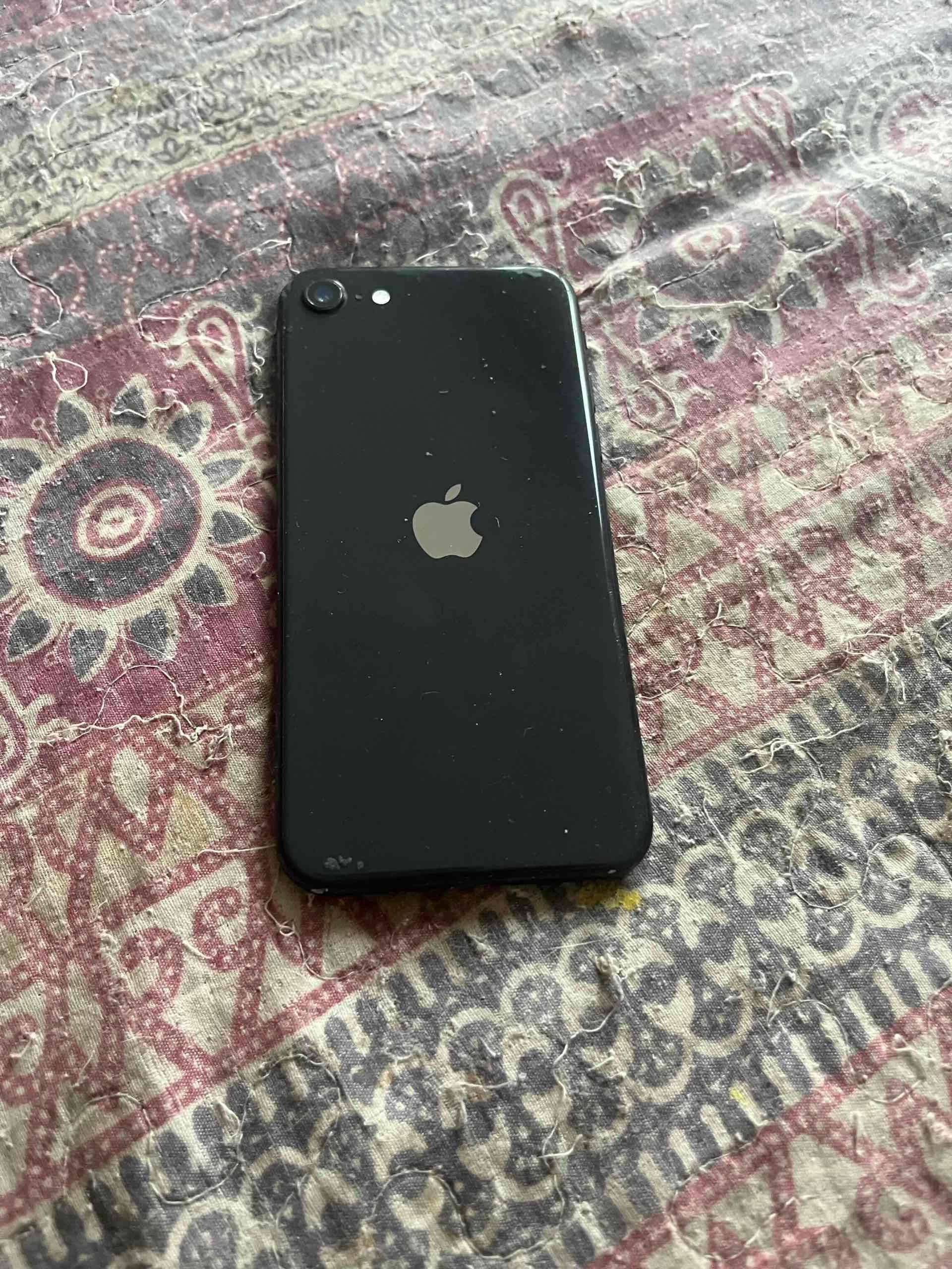 Teléfono IPhone SE buen estado sin deuda - miniatura 2