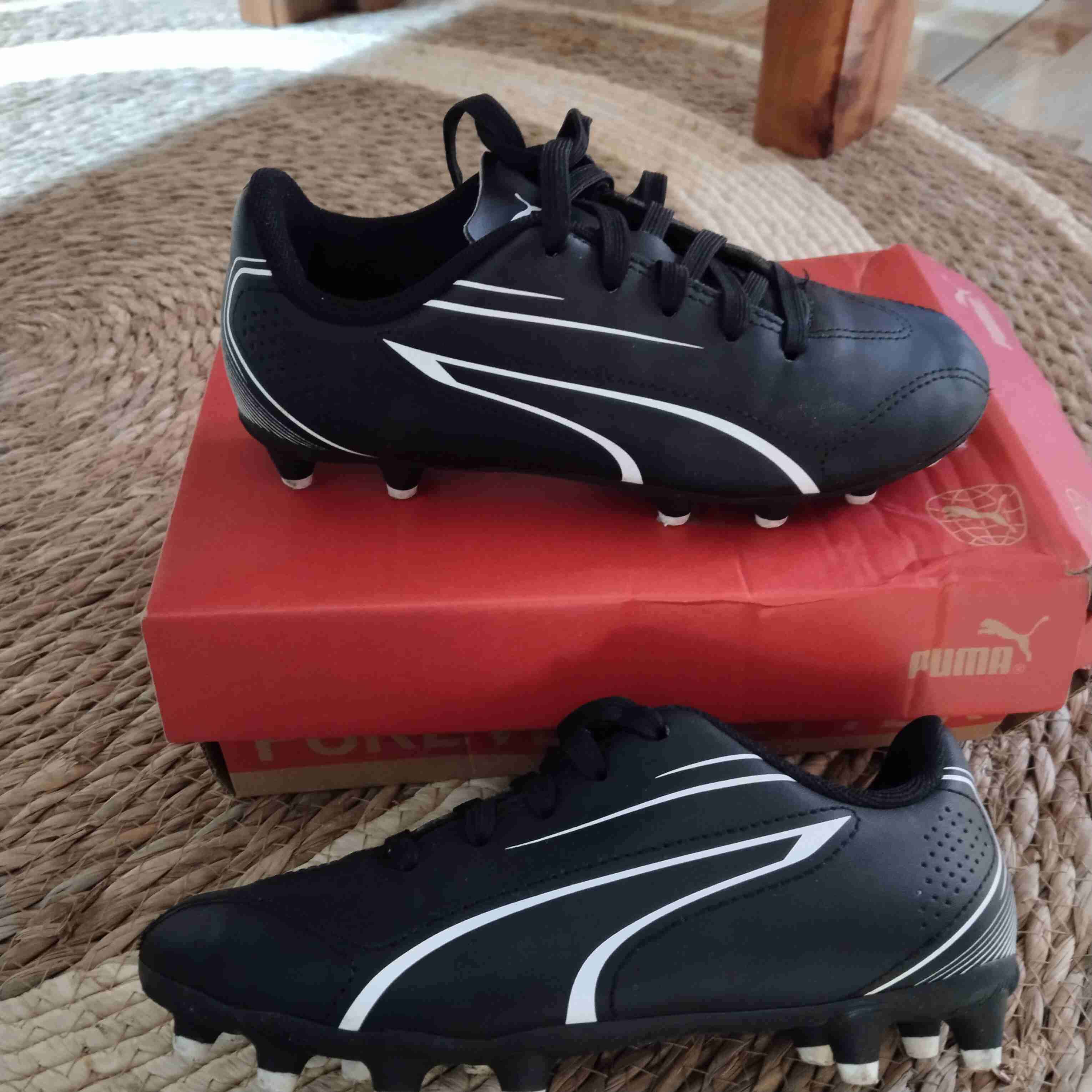 Botines de fútbol negros Puma