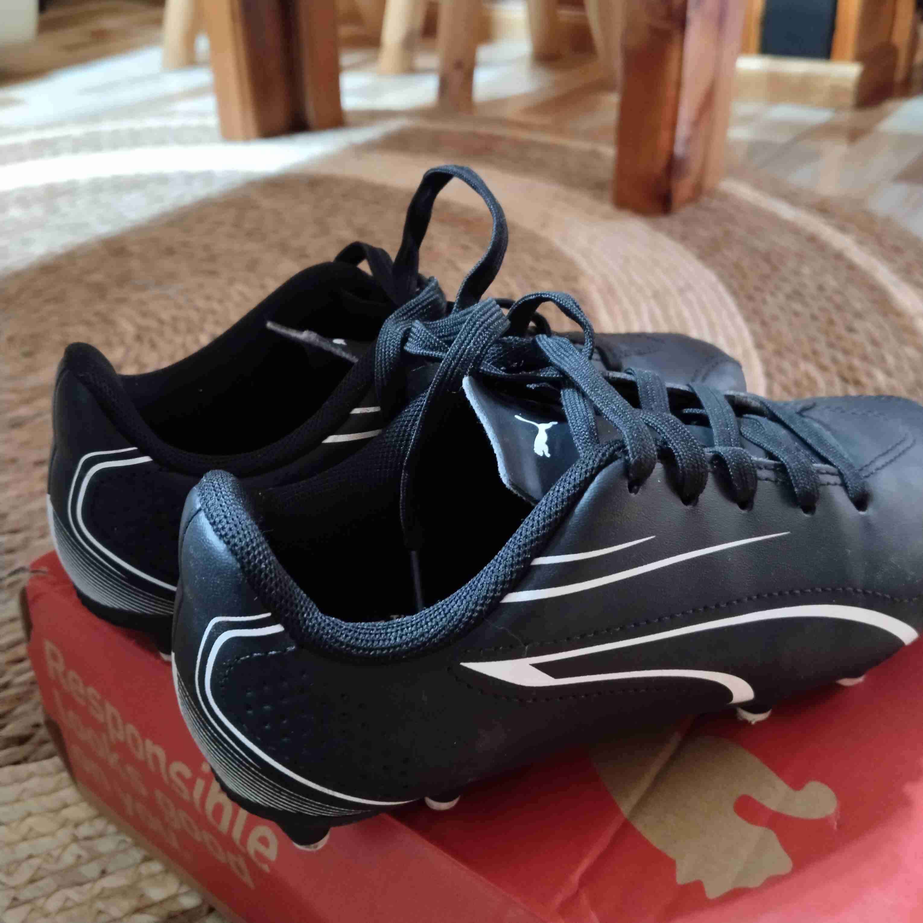 Botines de fútbol negros Puma - miniatura 2