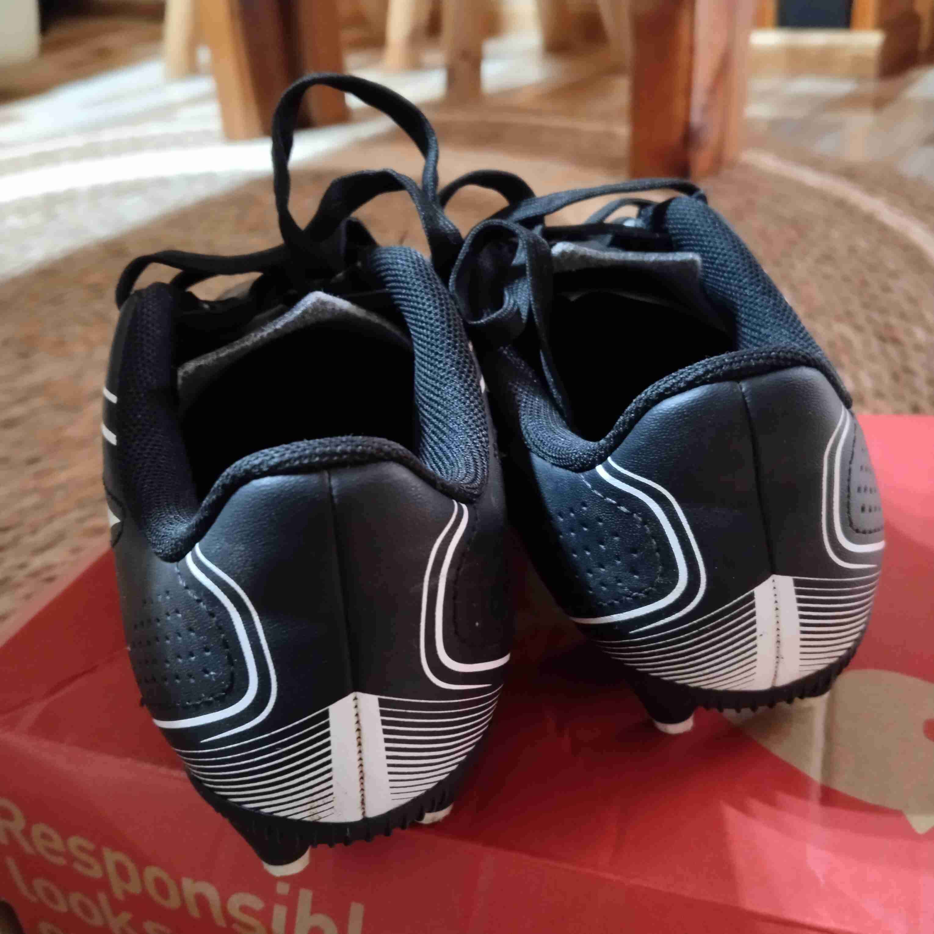 Botines de fútbol negros Puma - miniatura 3