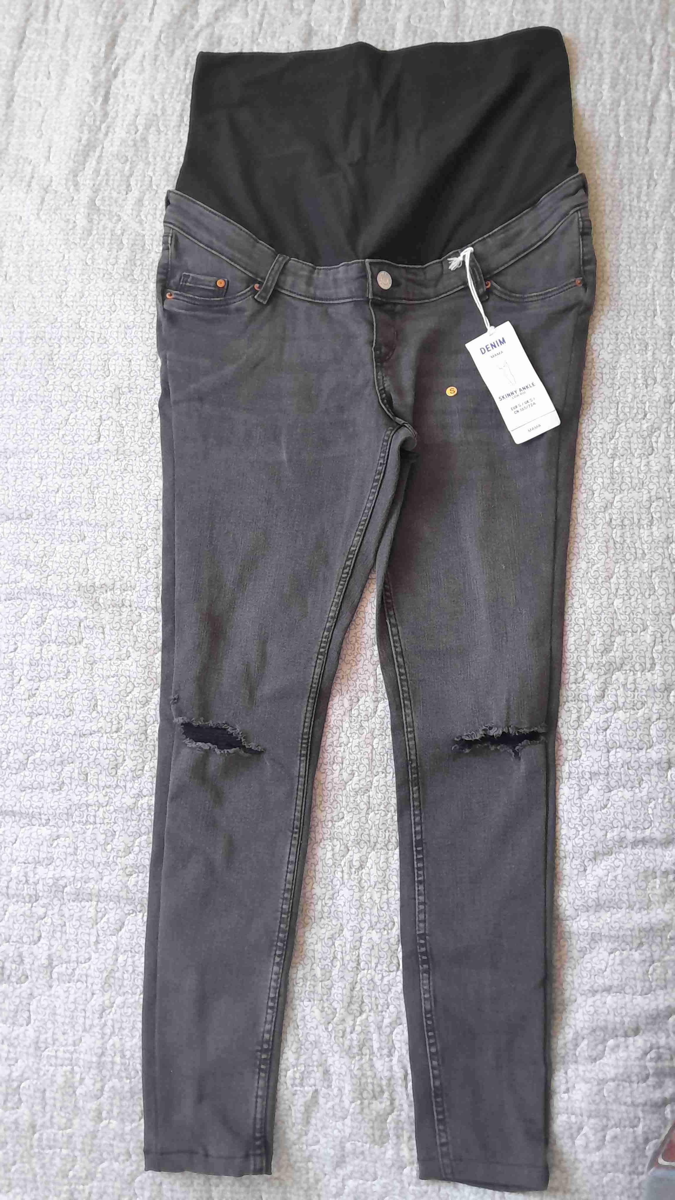 Jeans maternales desgastados gris