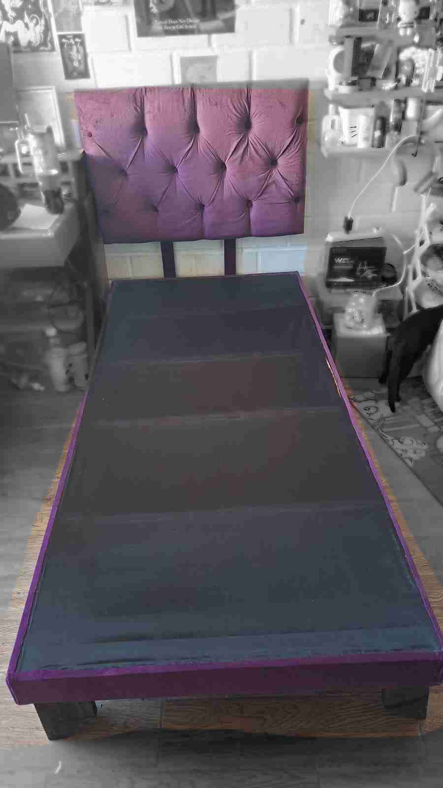 Cama de una plaza con colchón y banquito - miniatura 2