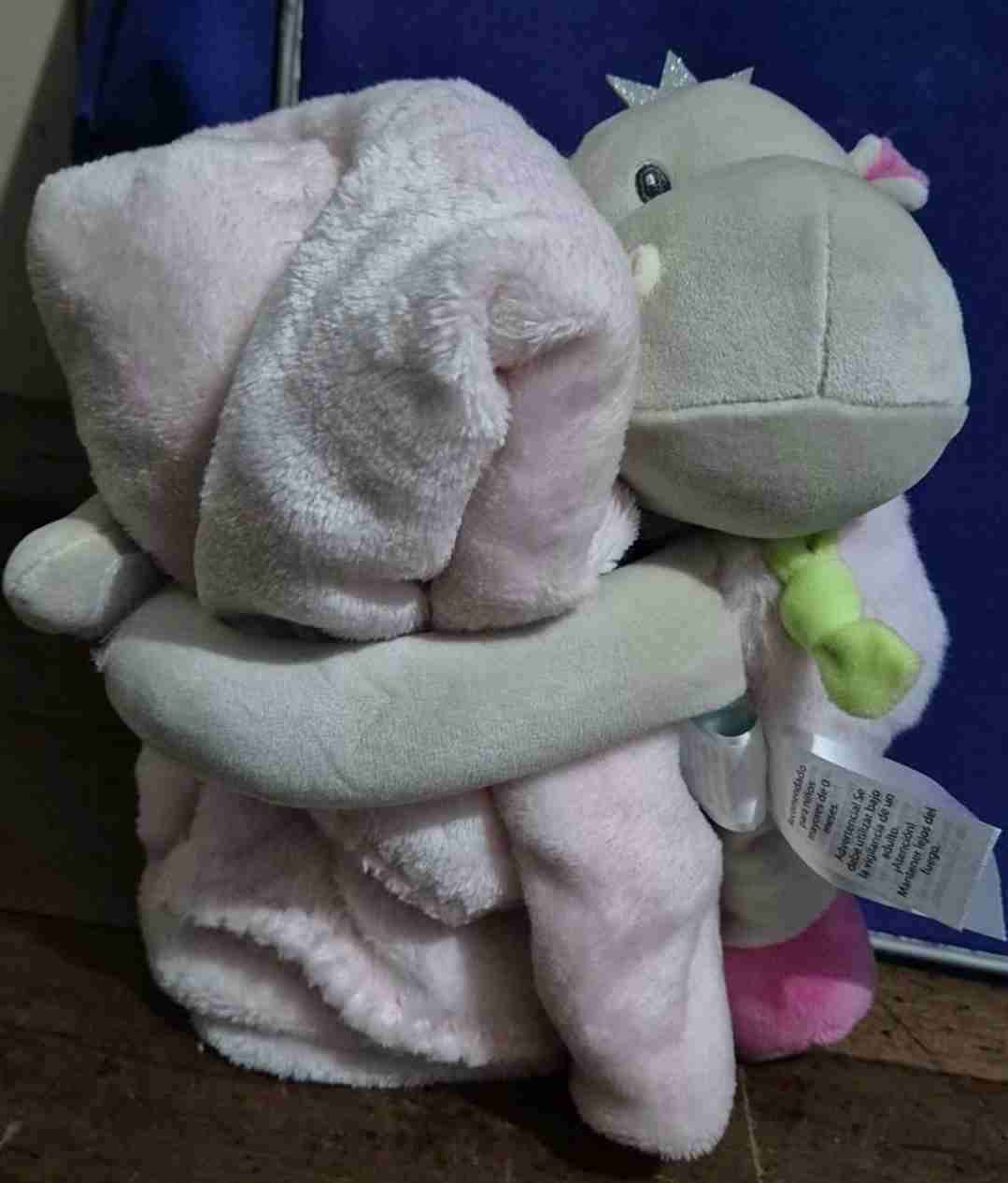 Manta para bebé con peluche de hipopótamo