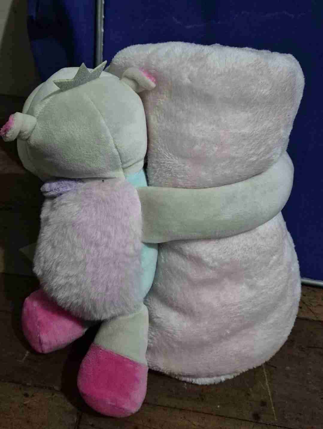 Manta para bebé con peluche de hipopótamo - miniatura 2