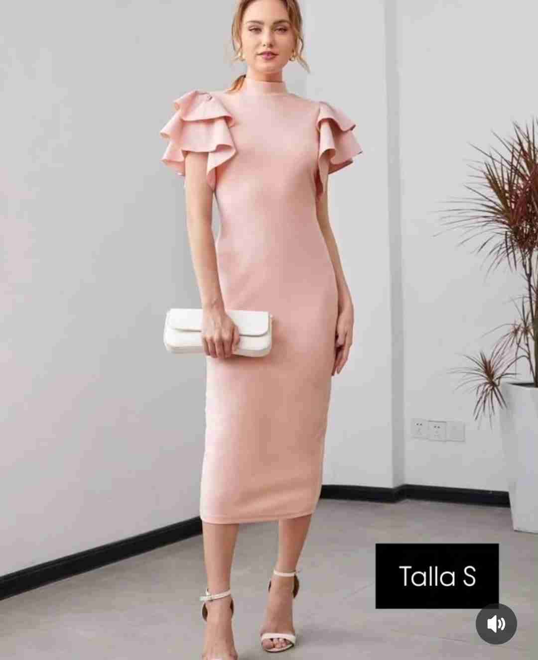 Vestido rosa con volantes