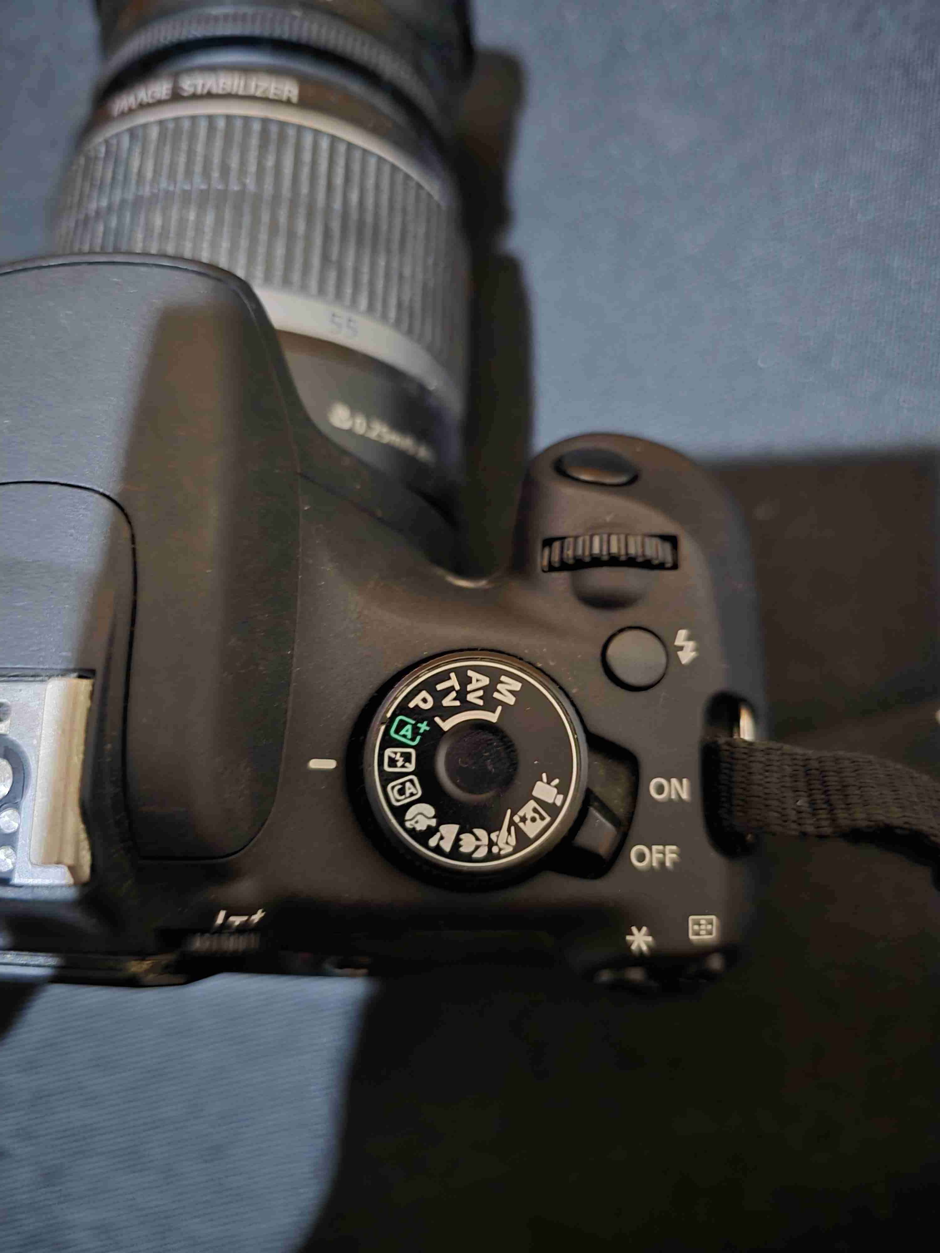 Cámara EOS con lente estabilizador - miniatura 1