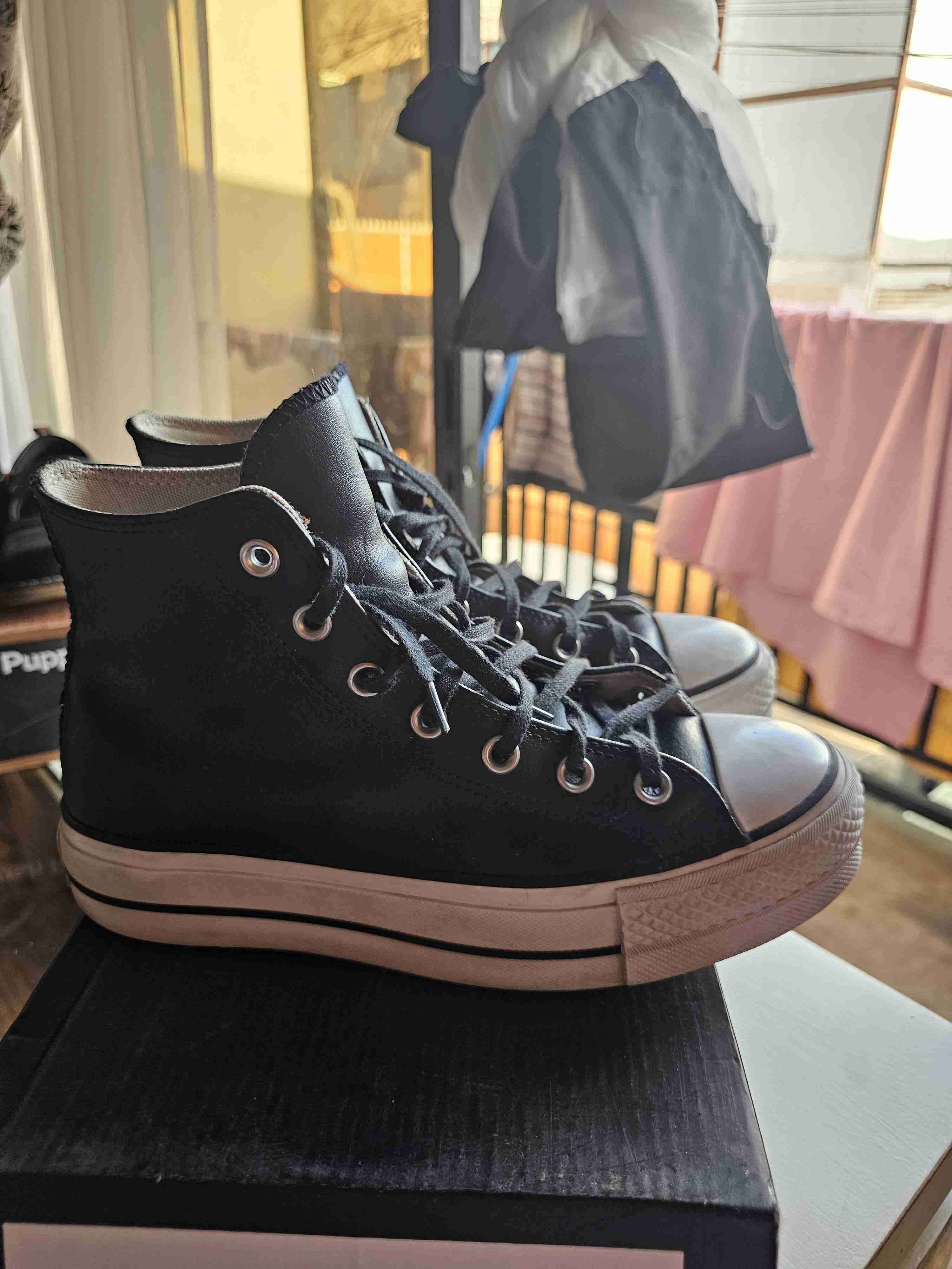 Zapatillas negras estilo Converse