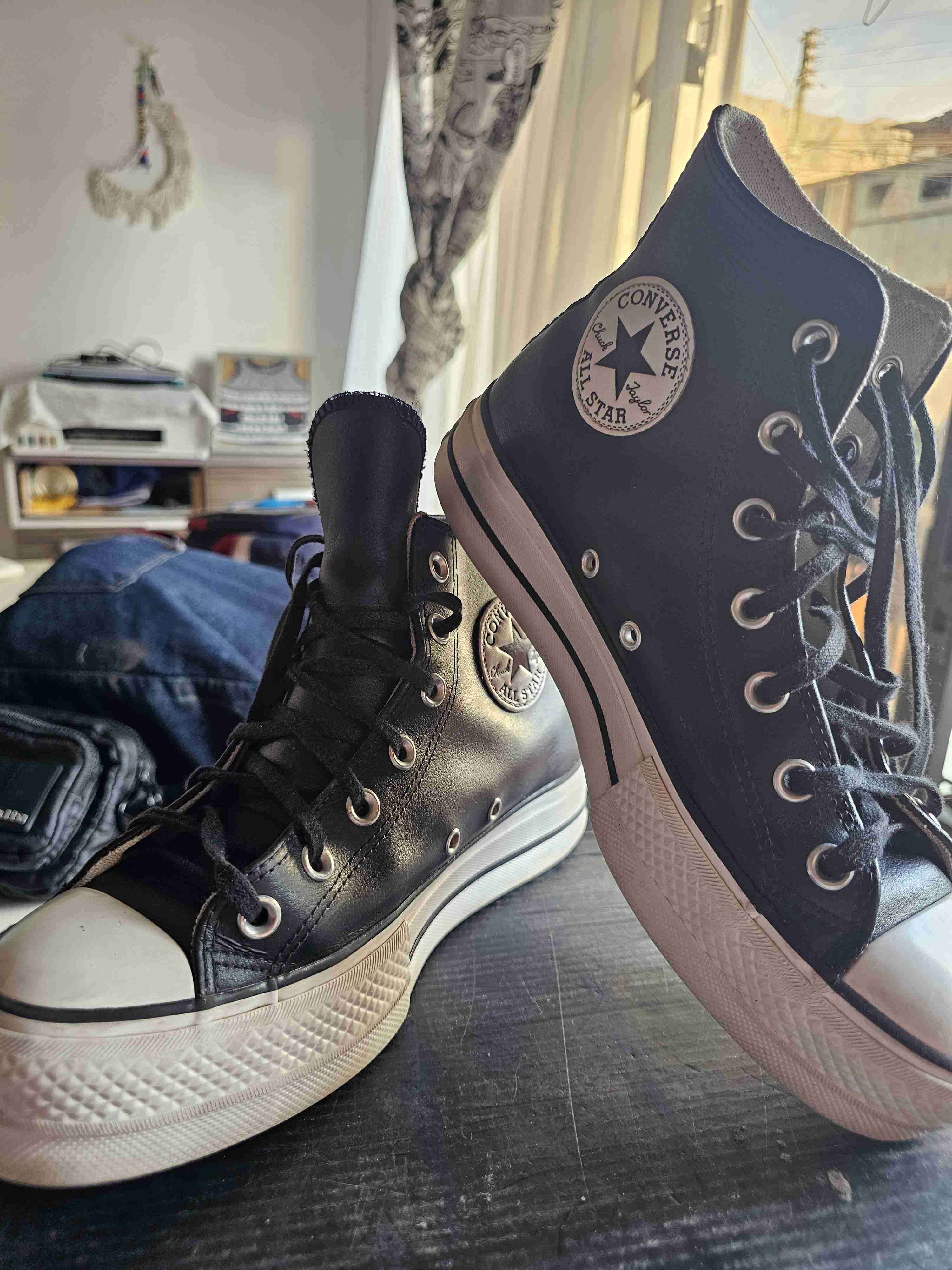 Zapatillas negras estilo Converse - miniatura 3