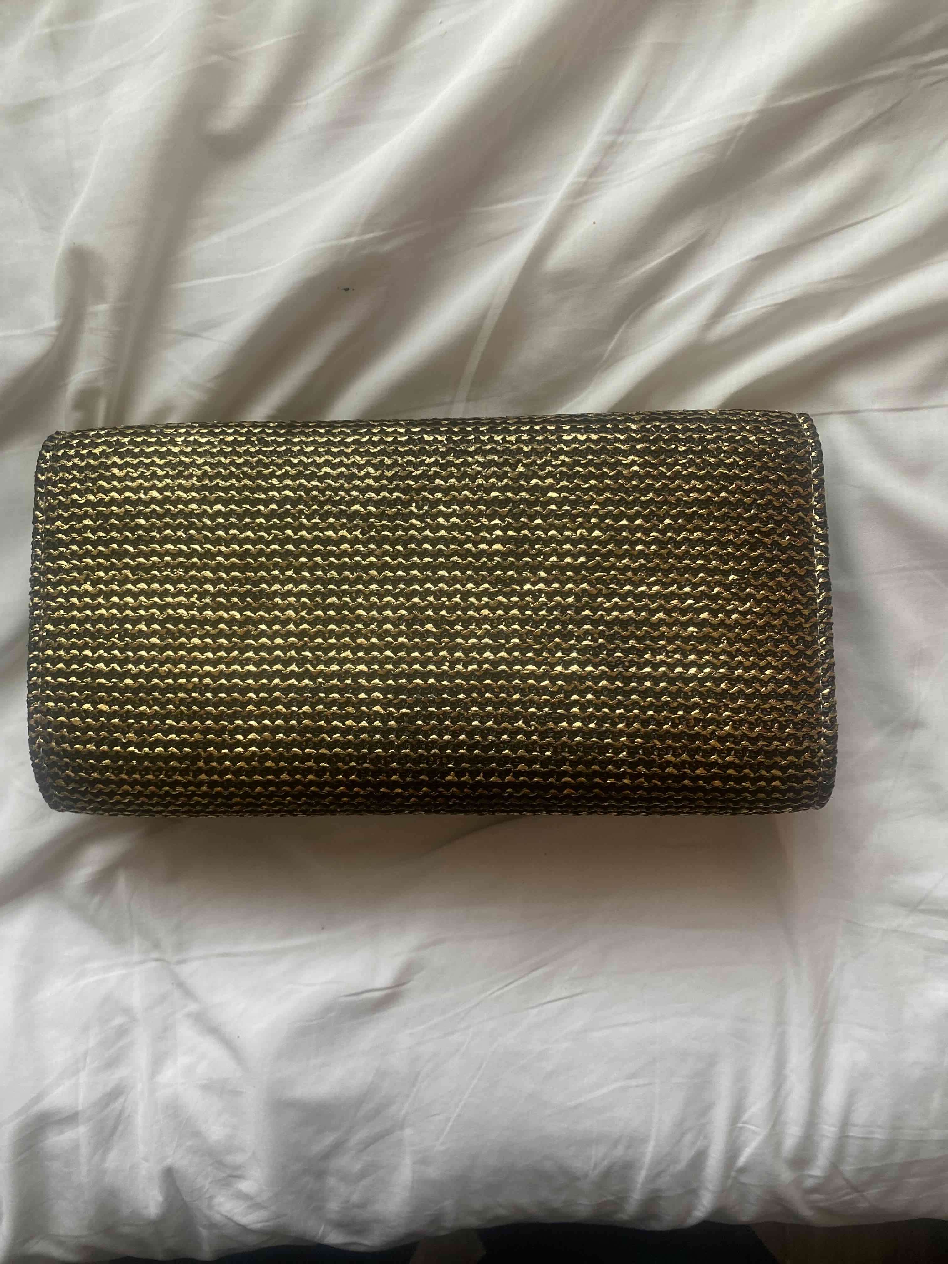 Cartera de mano dorada elegante - miniatura 2