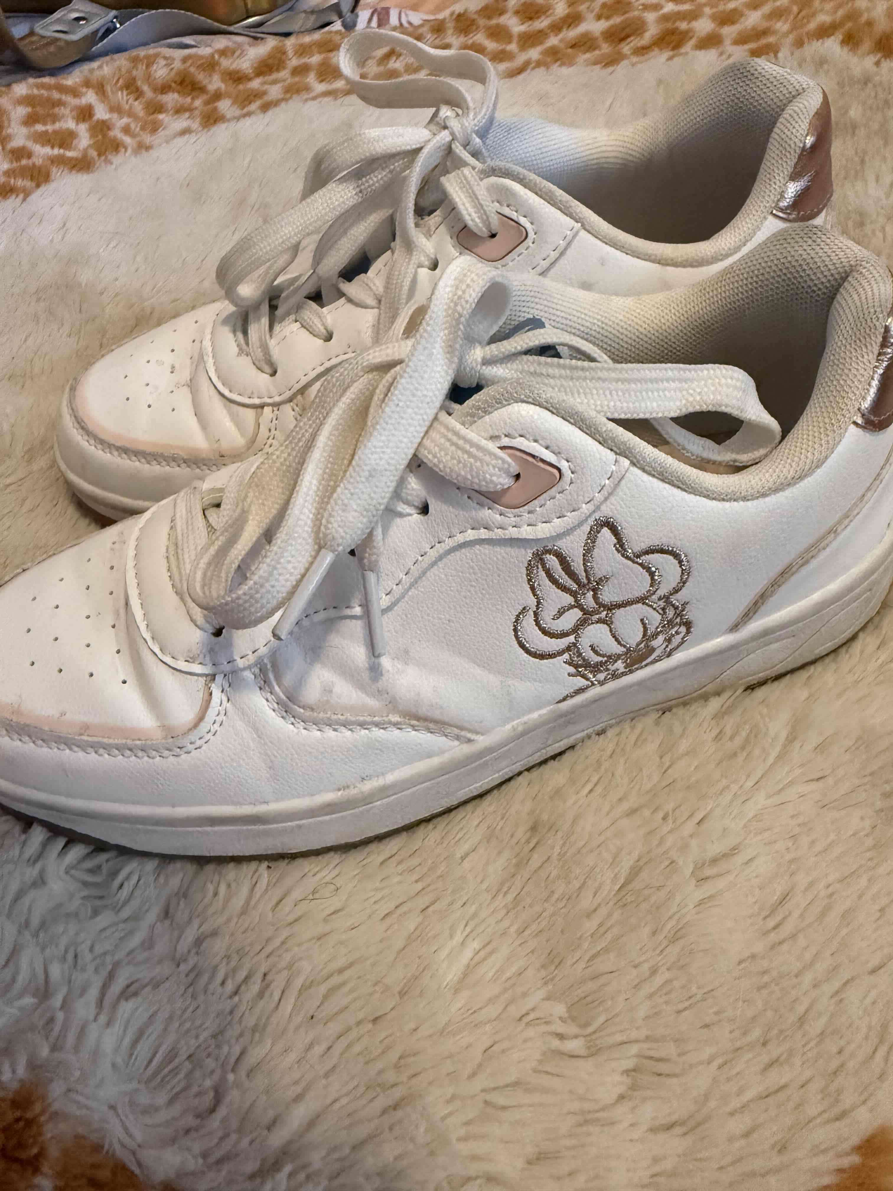 Zapatillas blancas con bordado Disney - miniatura 2