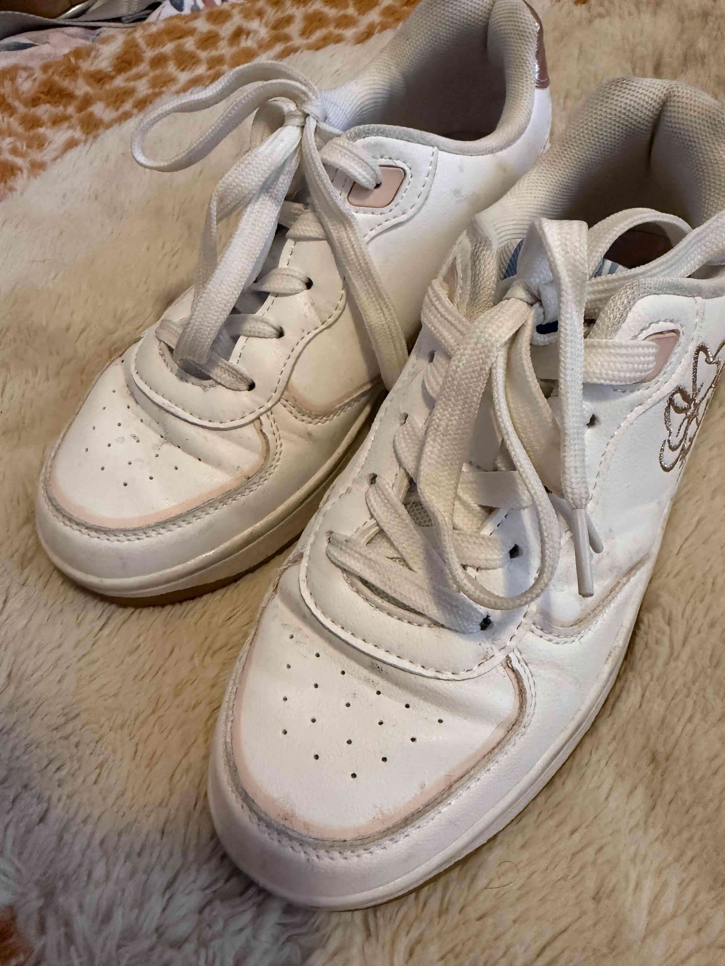 Zapatillas blancas con bordado Disney - miniatura 3