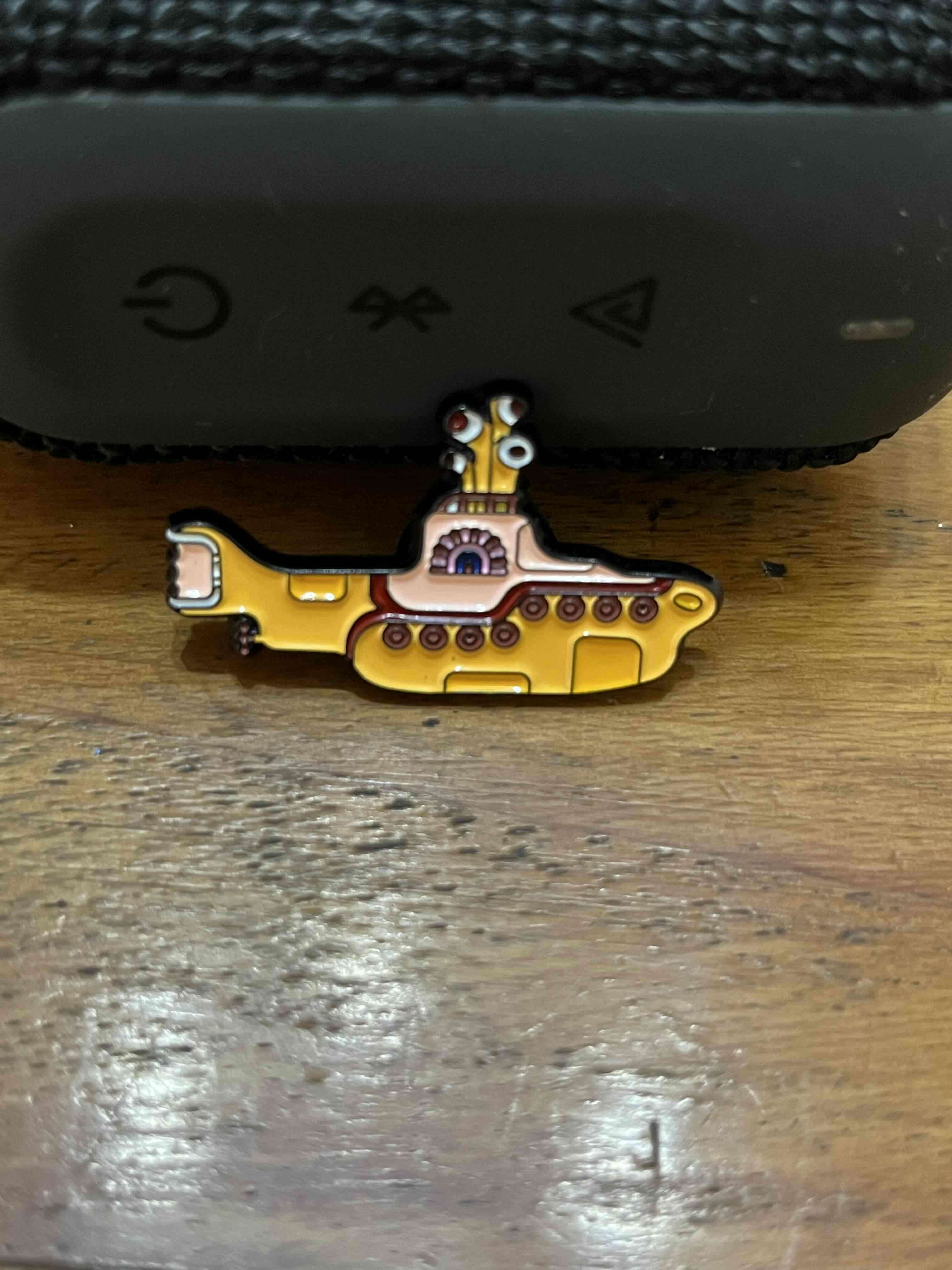 Pin yellow submarine