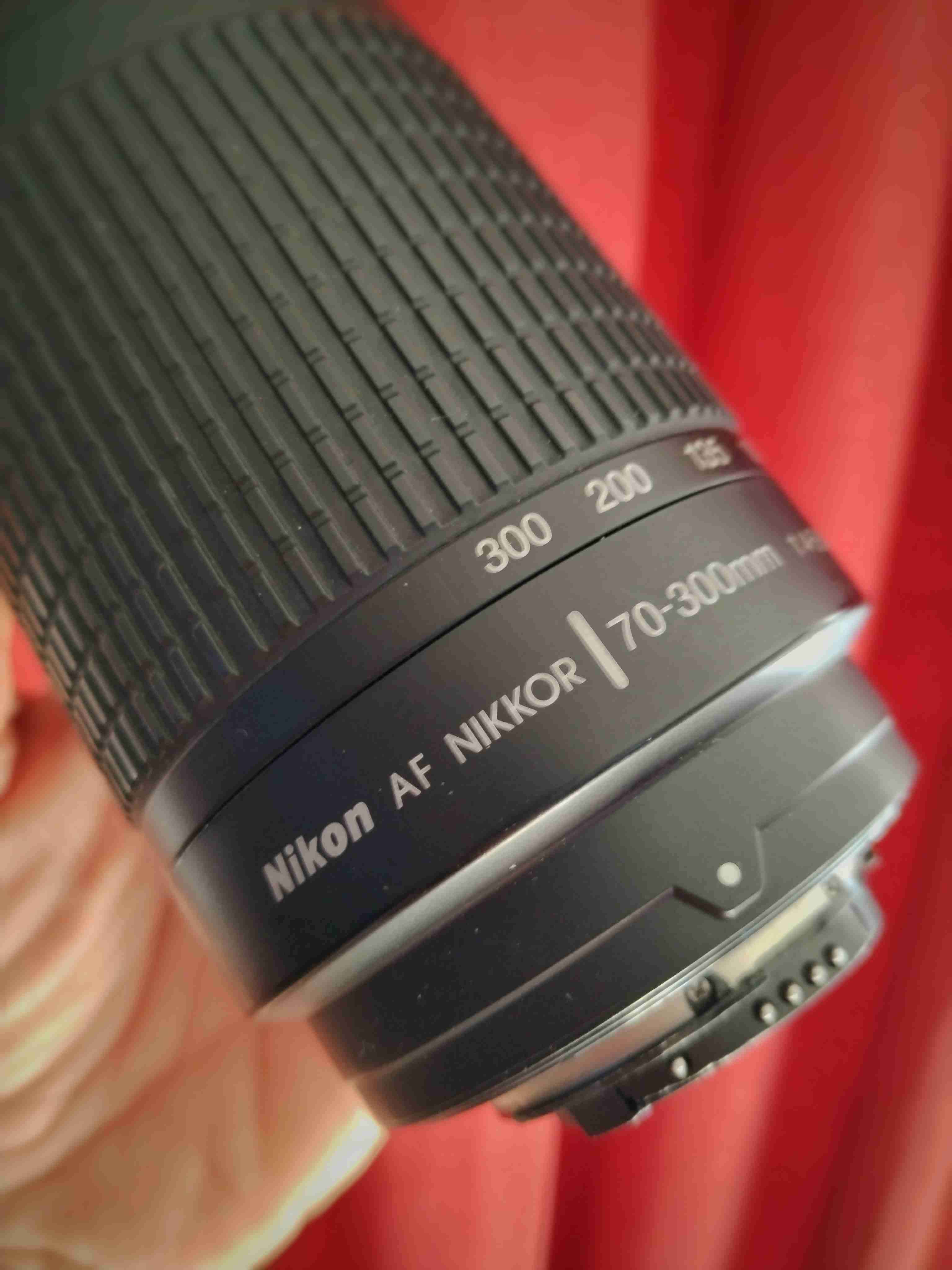 Lente Nikon AF Nikkor 70-300mm - miniatura 1