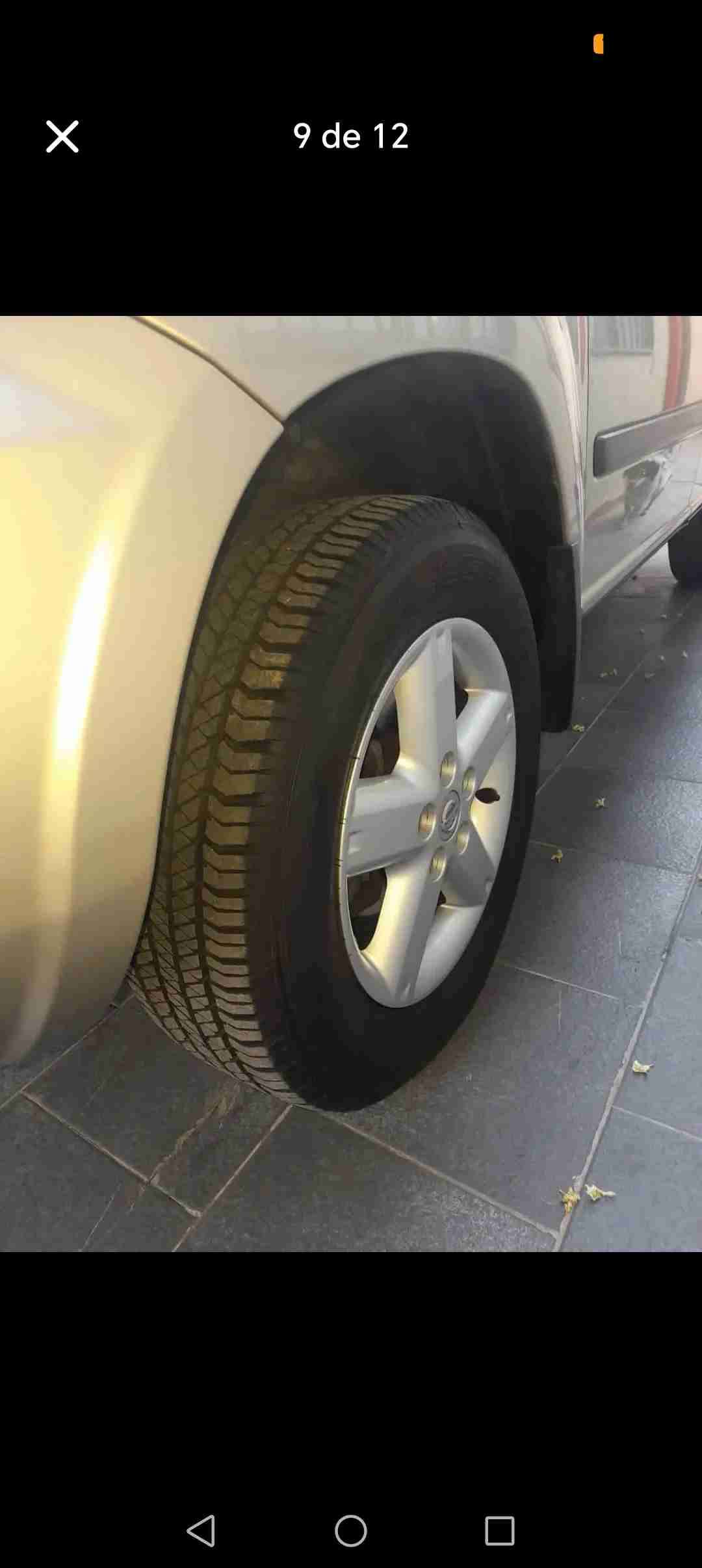 NISSAN XTRAIL  plateado en buenas condiciones - miniatura 2