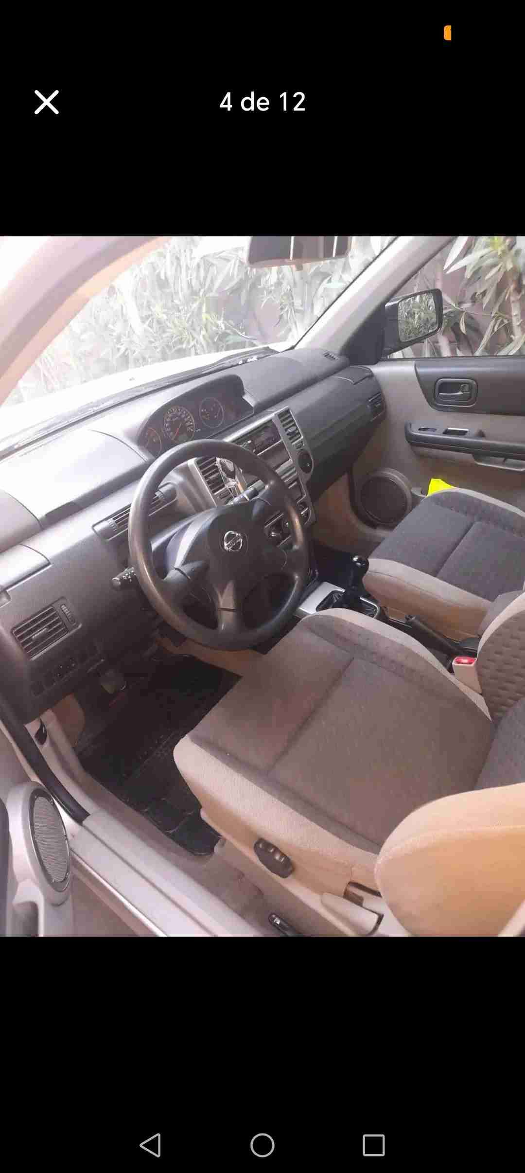NISSAN XTRAIL  plateado en buenas condiciones - miniatura 3