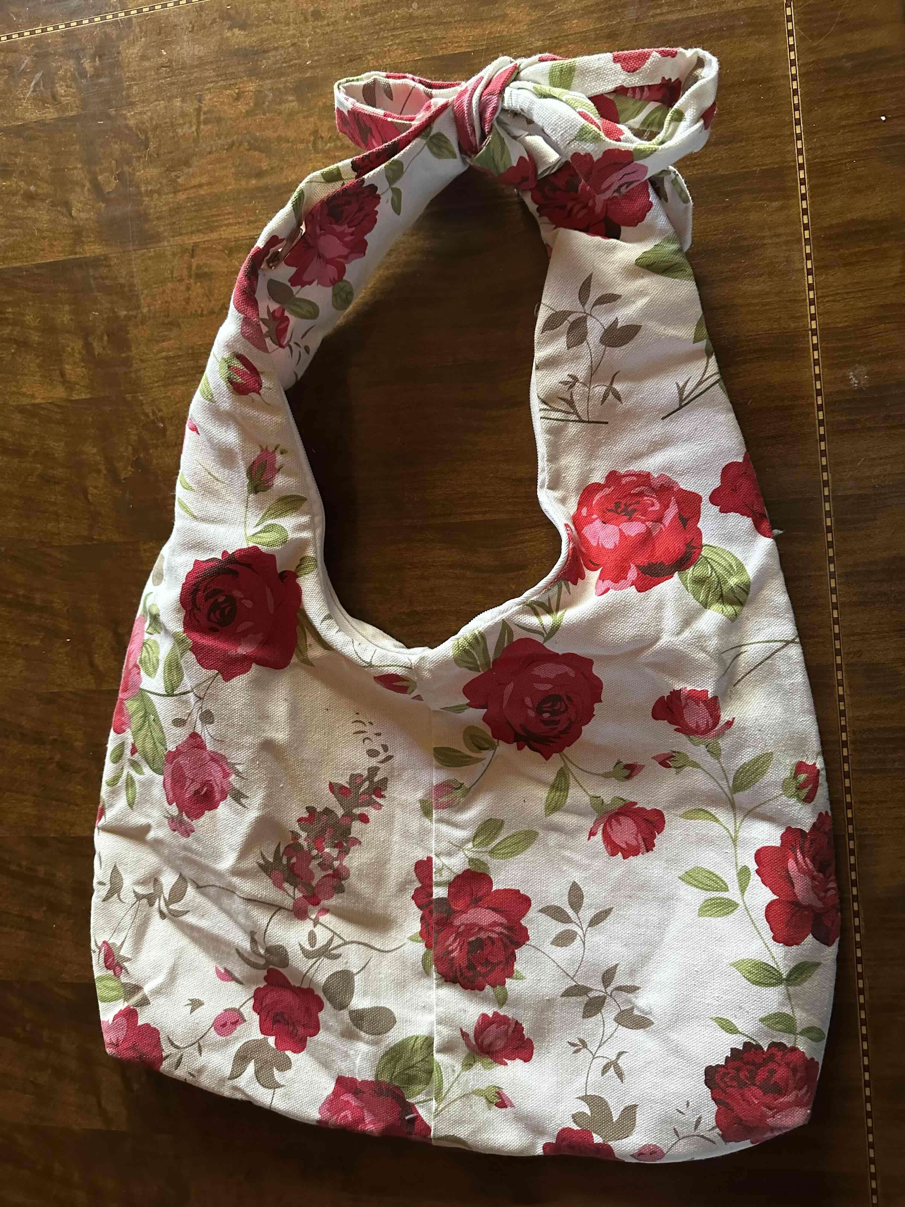 Bolso floral de tela