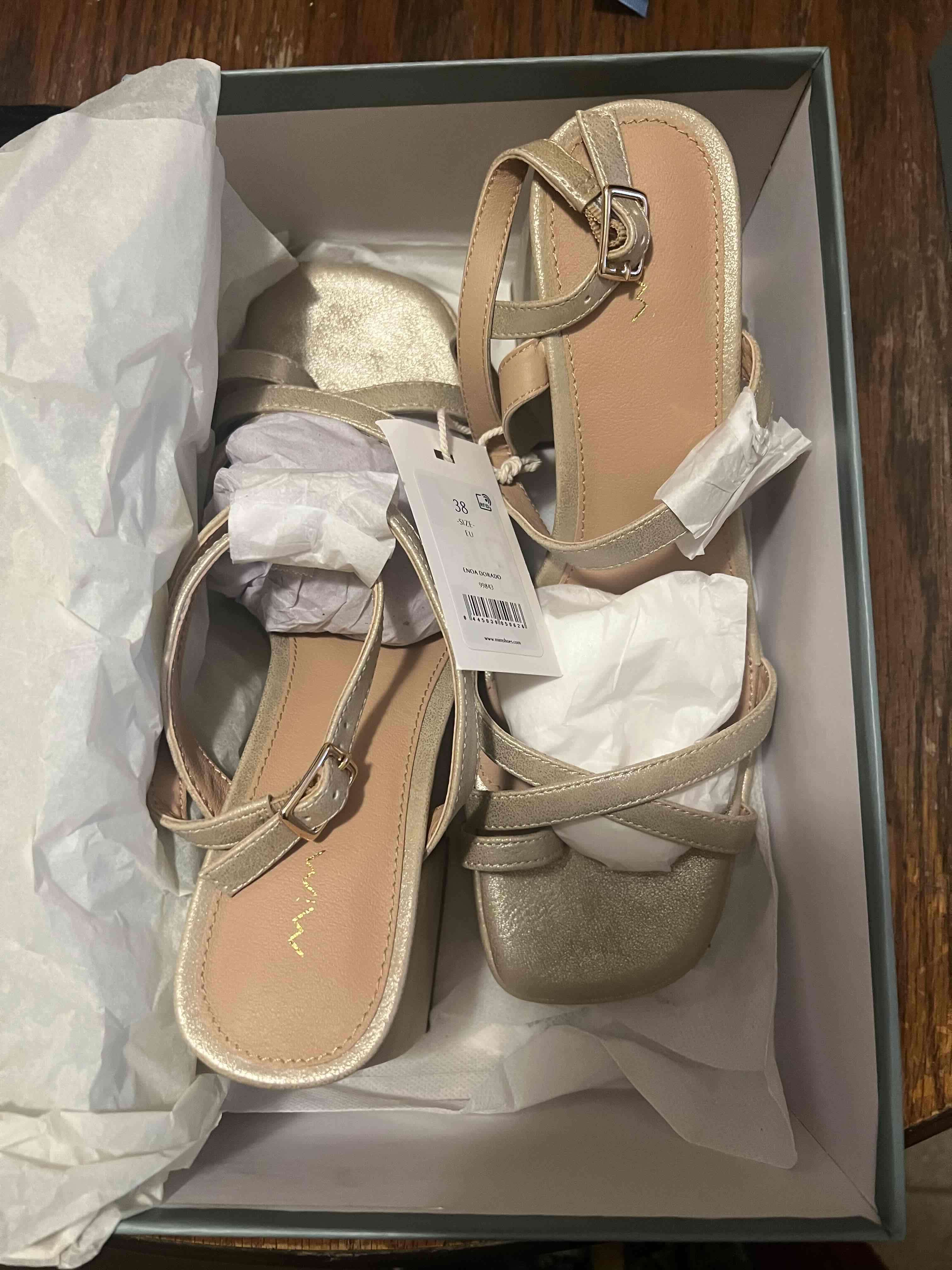 Sandalias doradas nuevas marca MIM