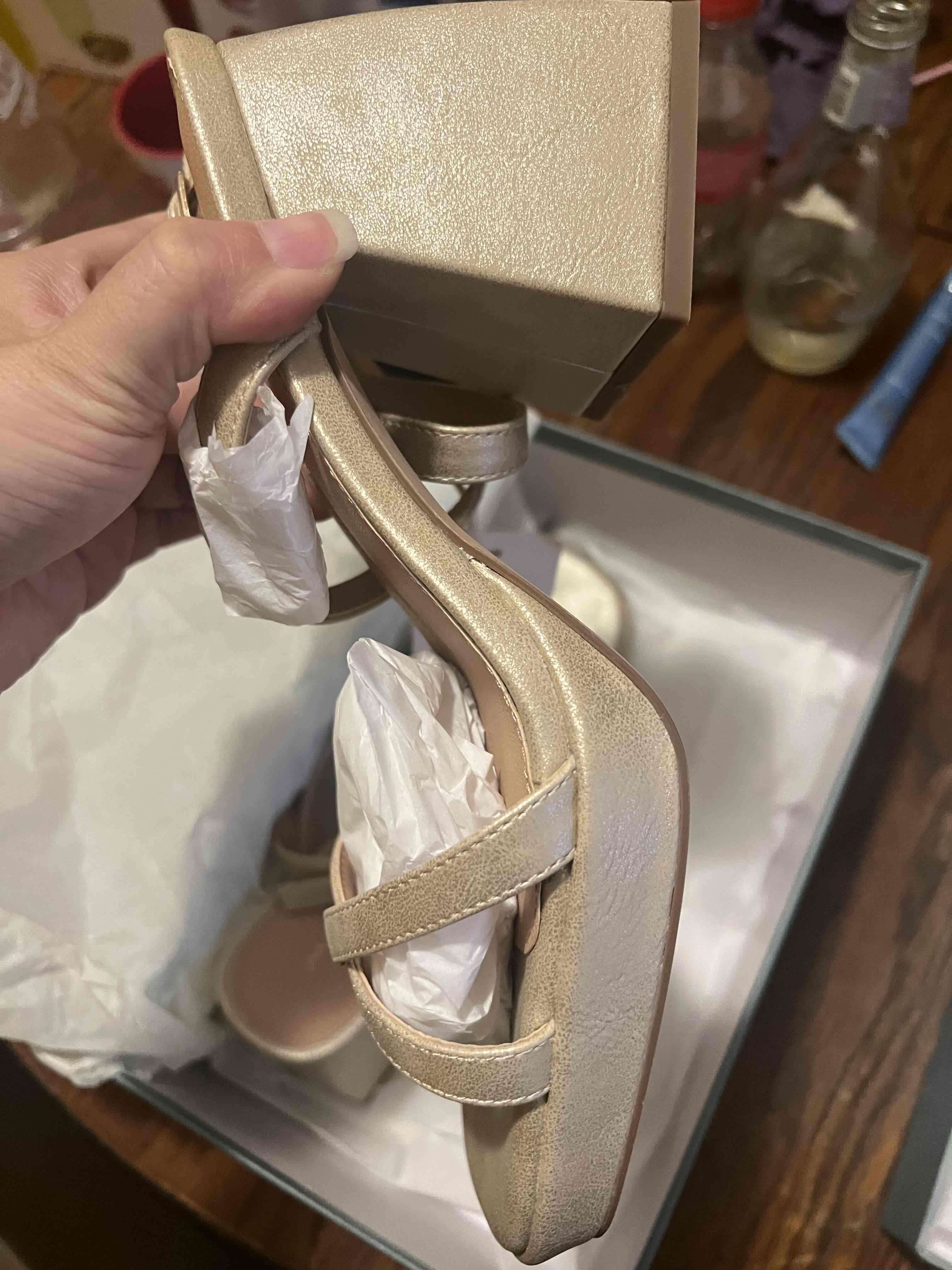 Sandalias doradas nuevas marca MIM - miniatura 2