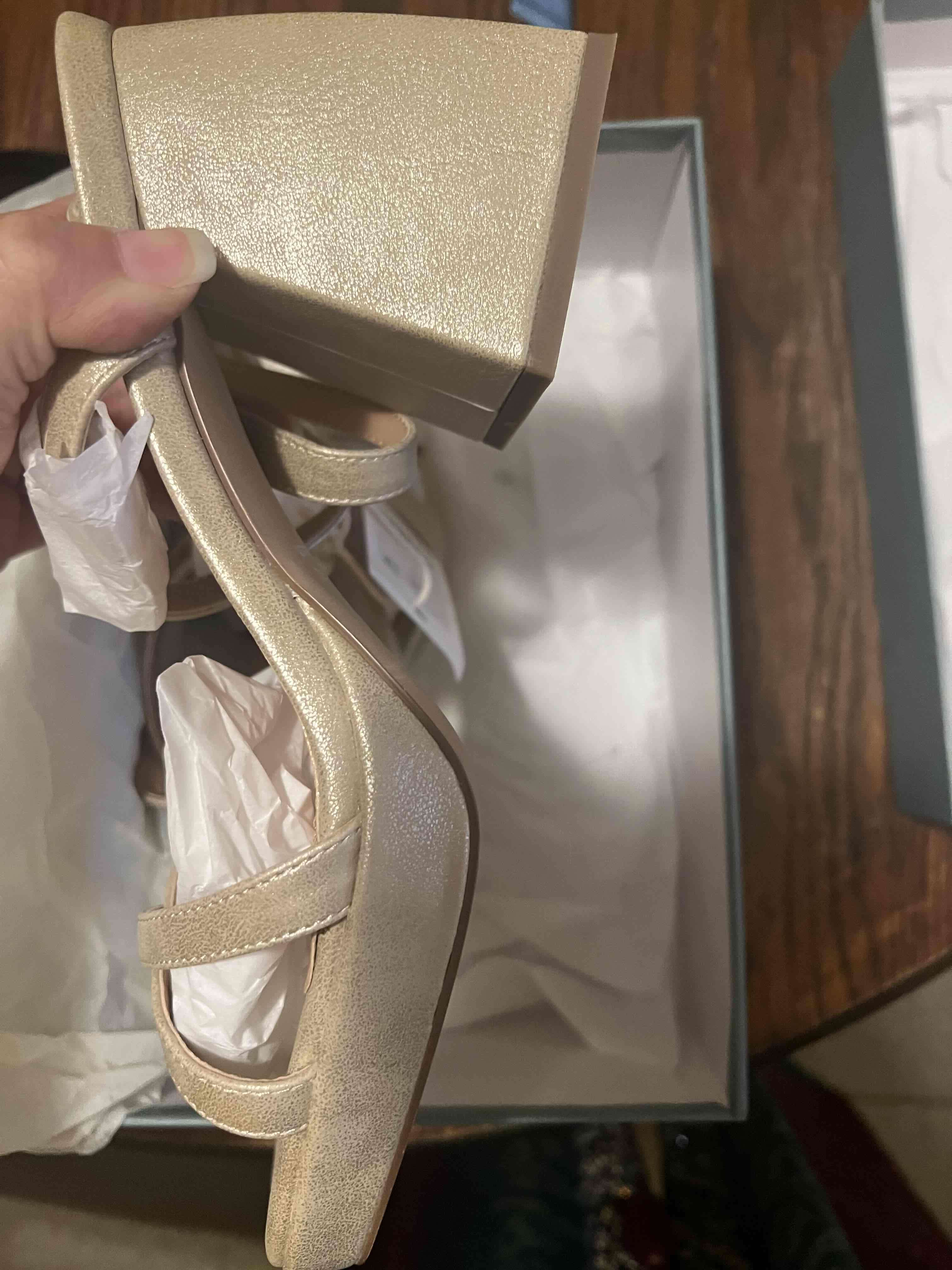 Sandalias doradas nuevas marca MIM - miniatura 3