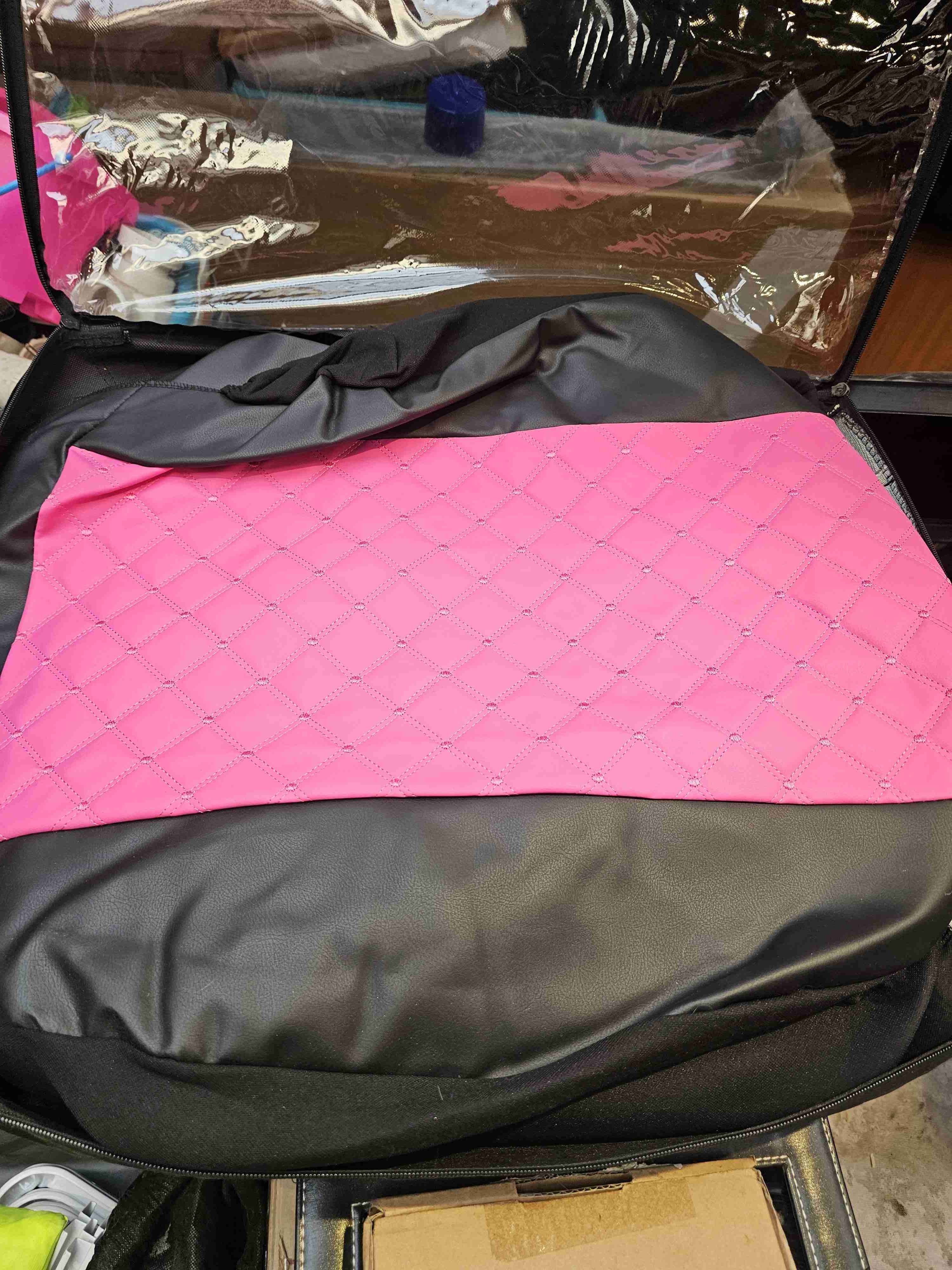 Alfombra acolchada para auto negra y rosa - miniatura 2