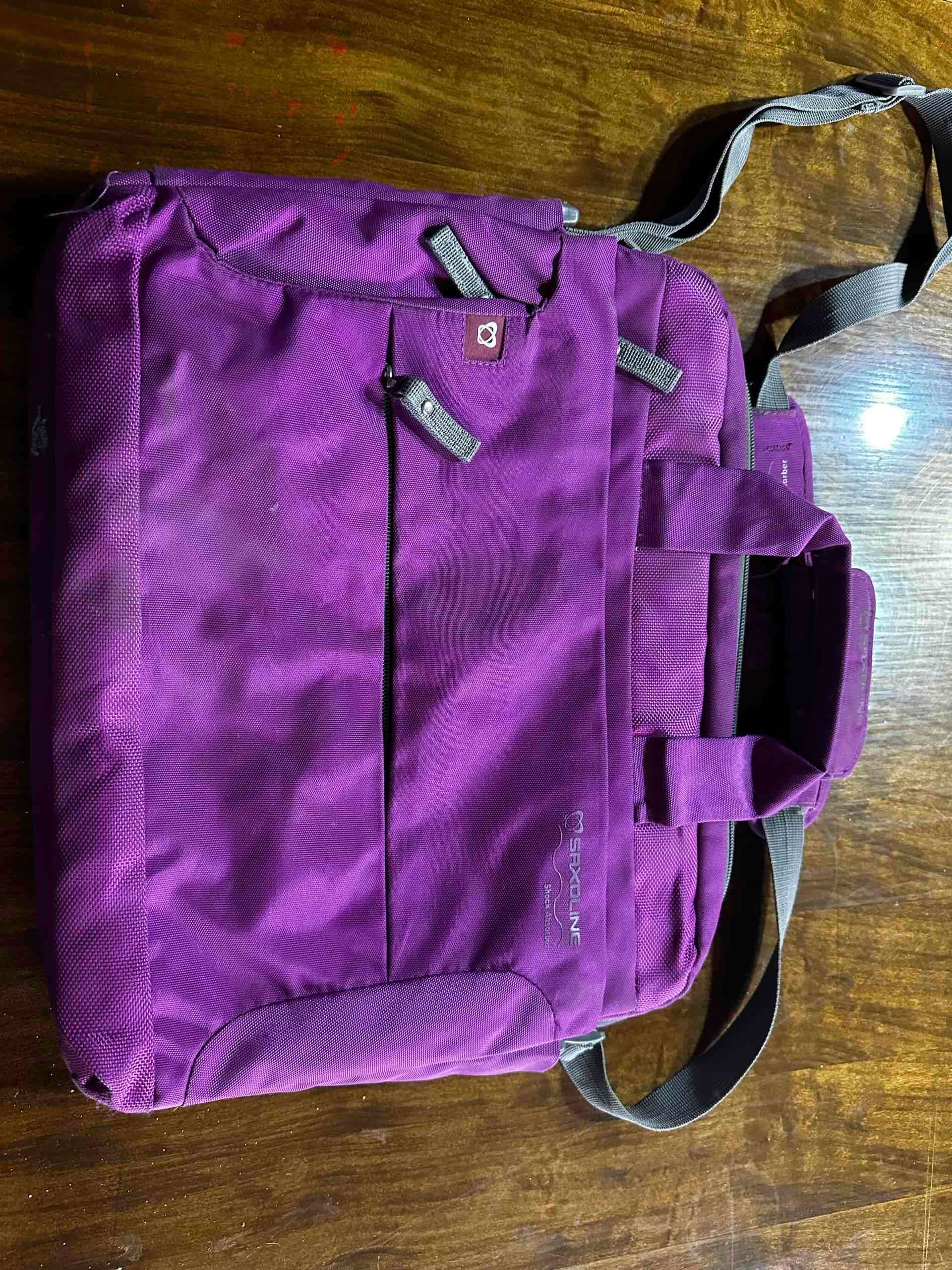 Maletín morado para portátil