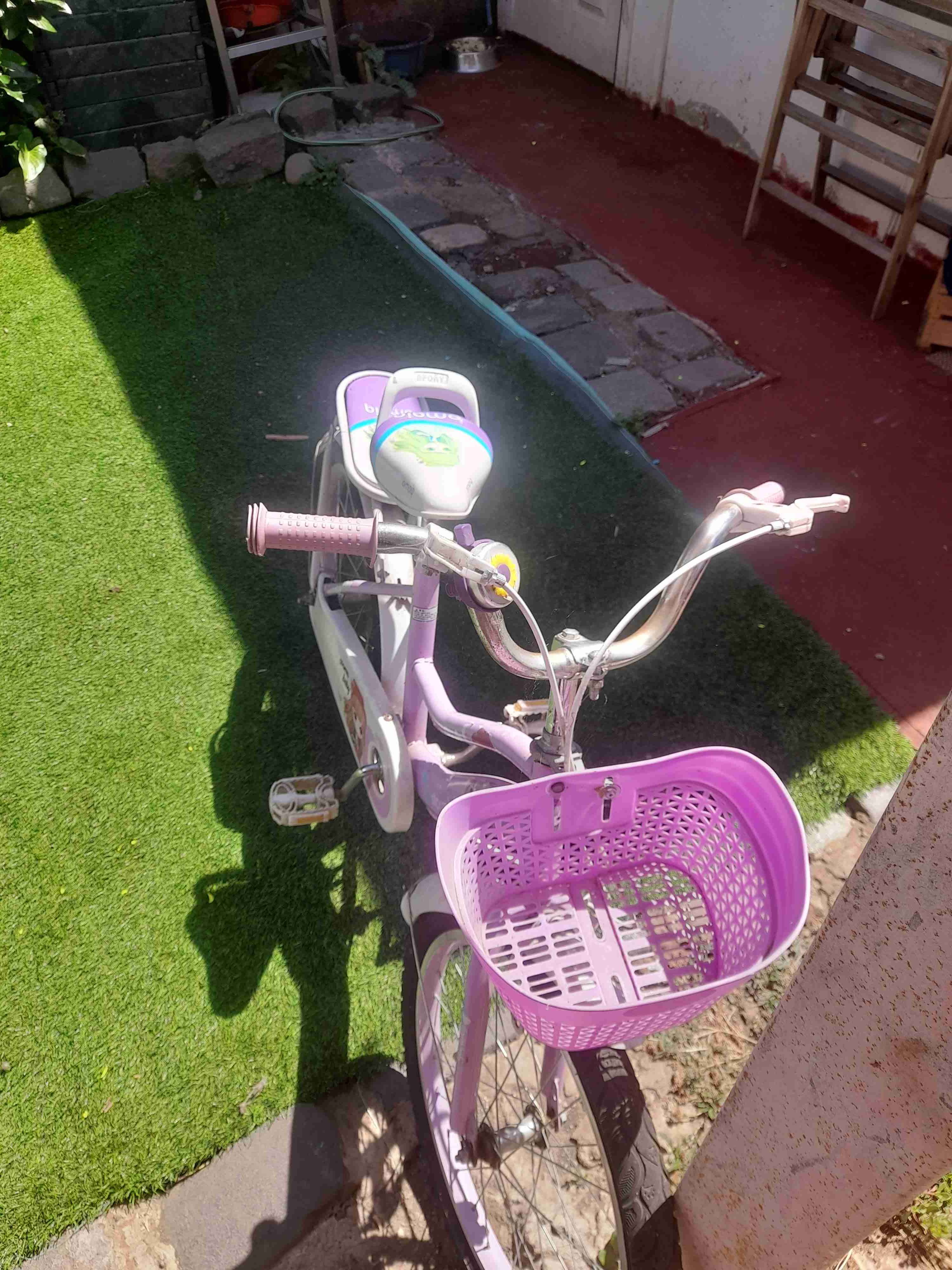 Bicicleta infantil morada con canasto - miniatura 3