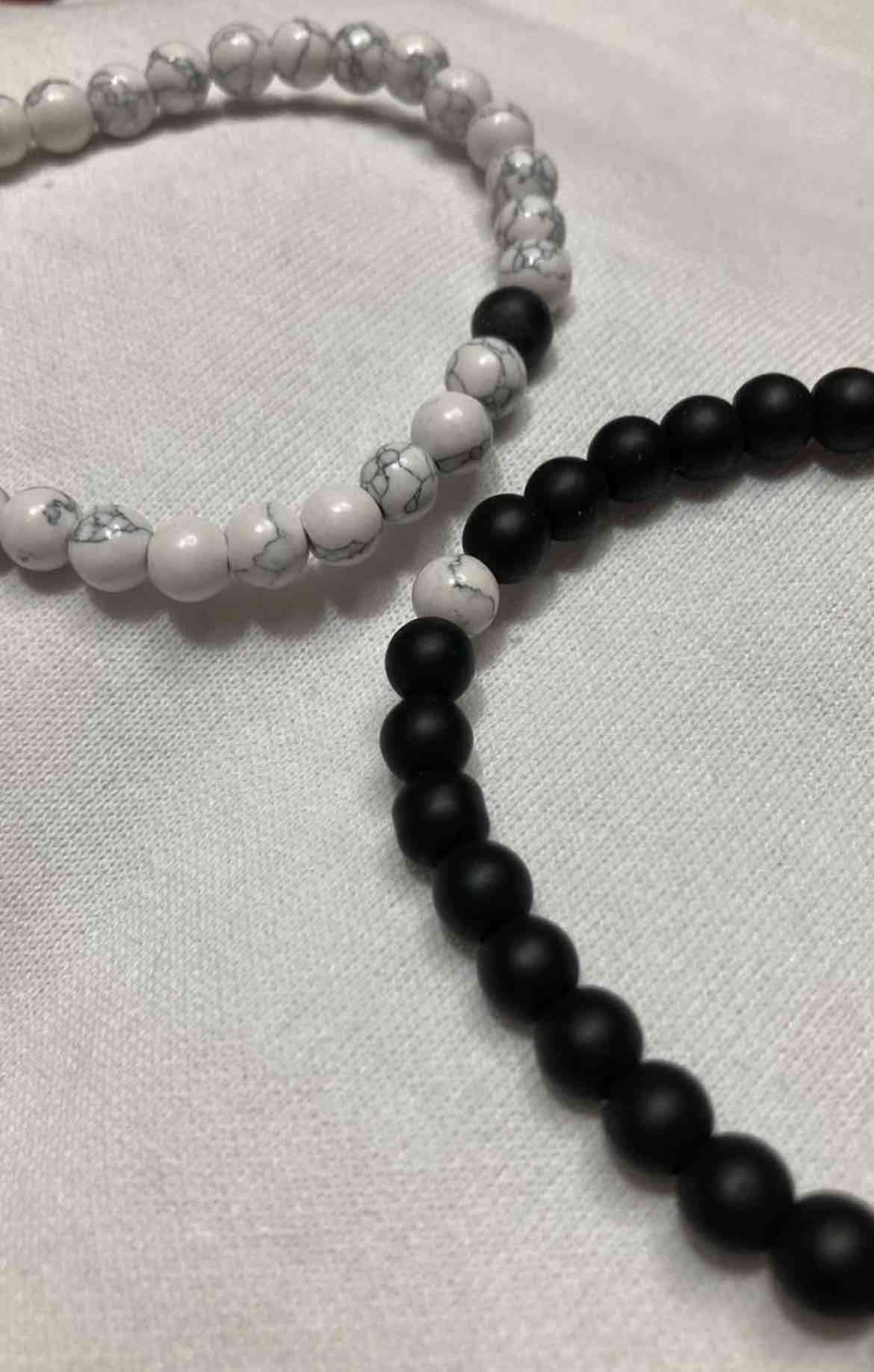 Pulseras de piedras blancas y negras - miniatura 3