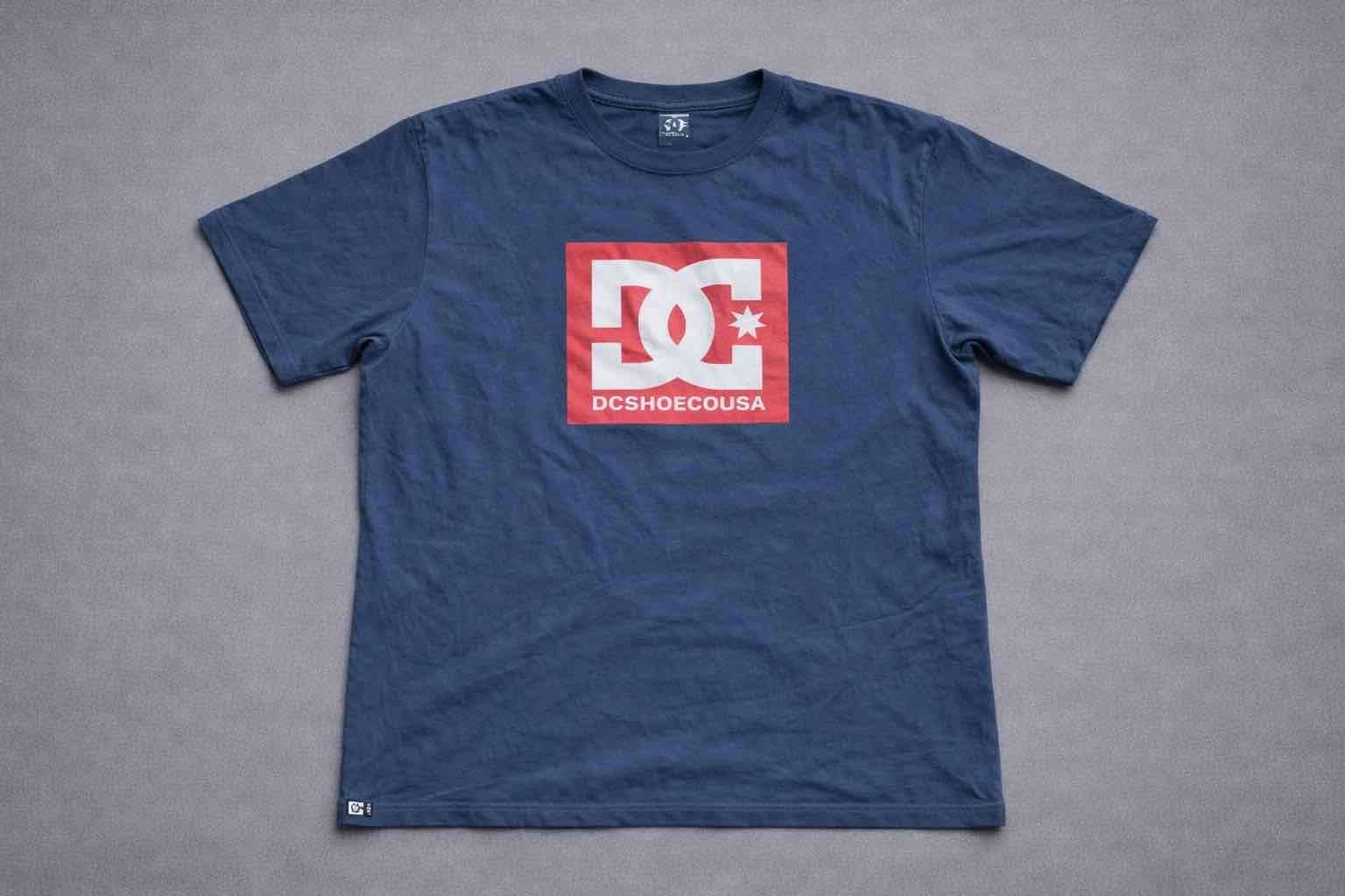 Polera azul DC Shoes logo