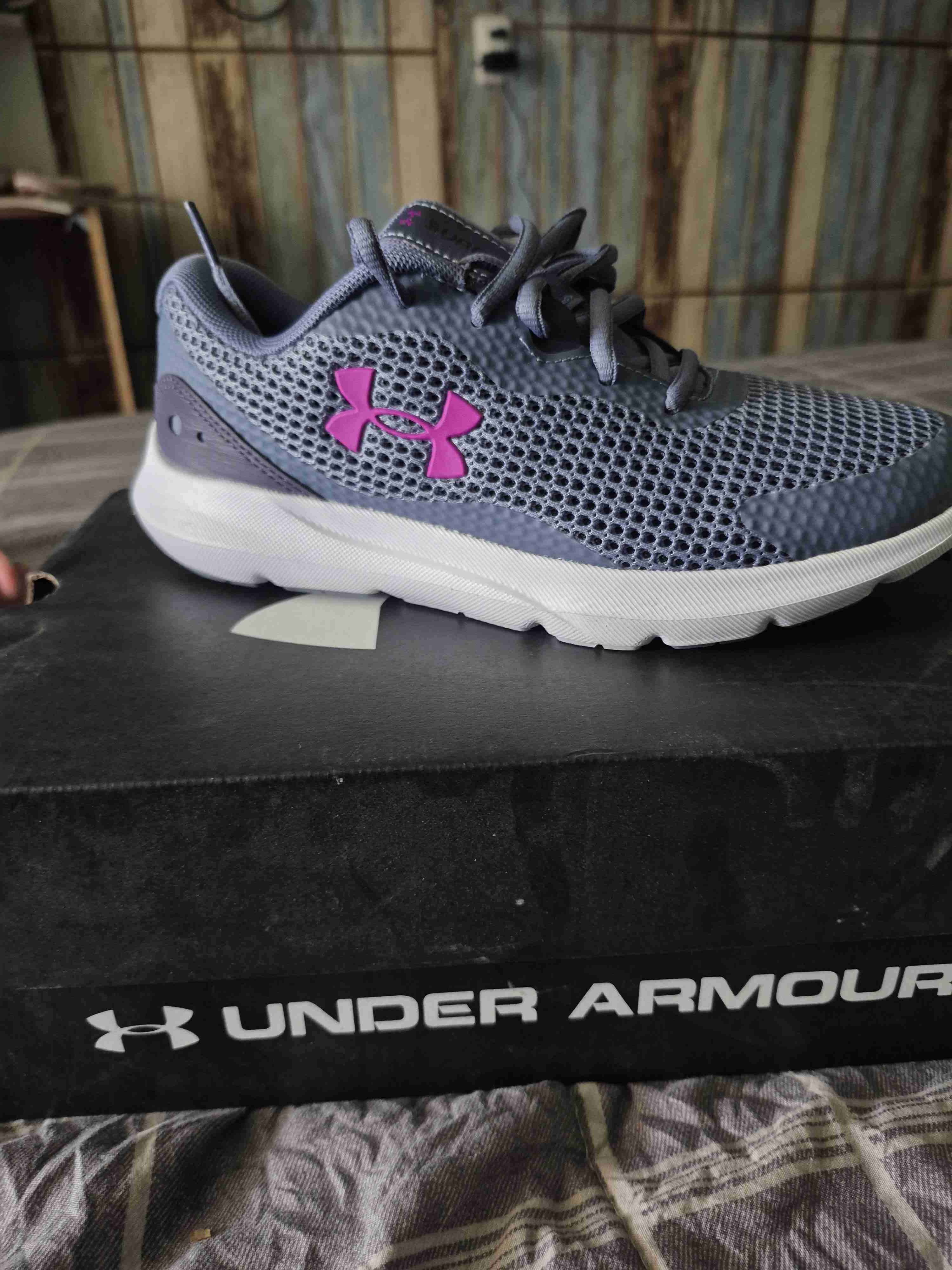 Zapatillas Under Armour gris y violeta