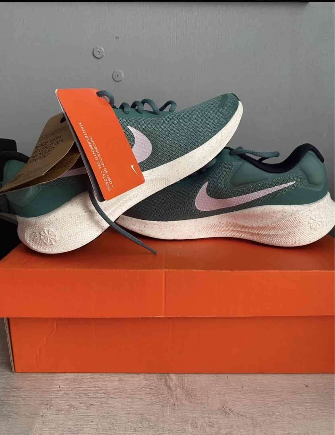 Zapatillas Nike verdes nuevas